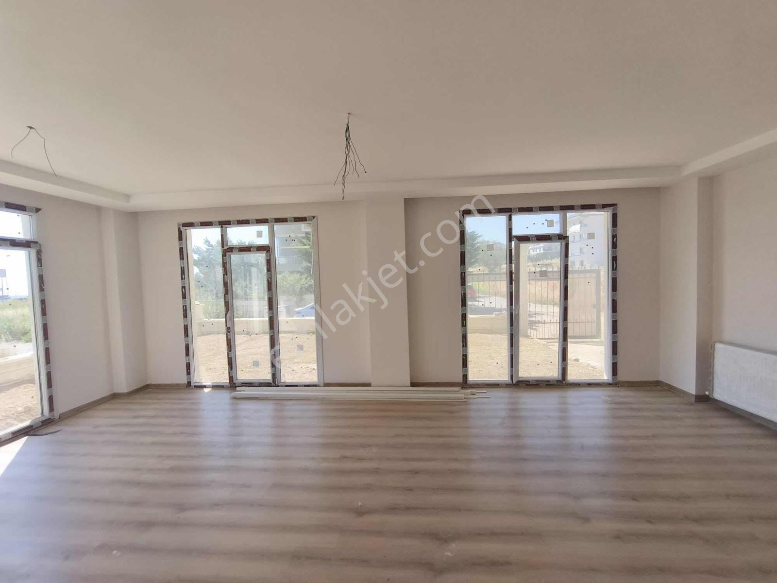Celaliye'de Denizin Yanında 6+2 İki Farklı Daire Şeklinde Villa - Görsel 15