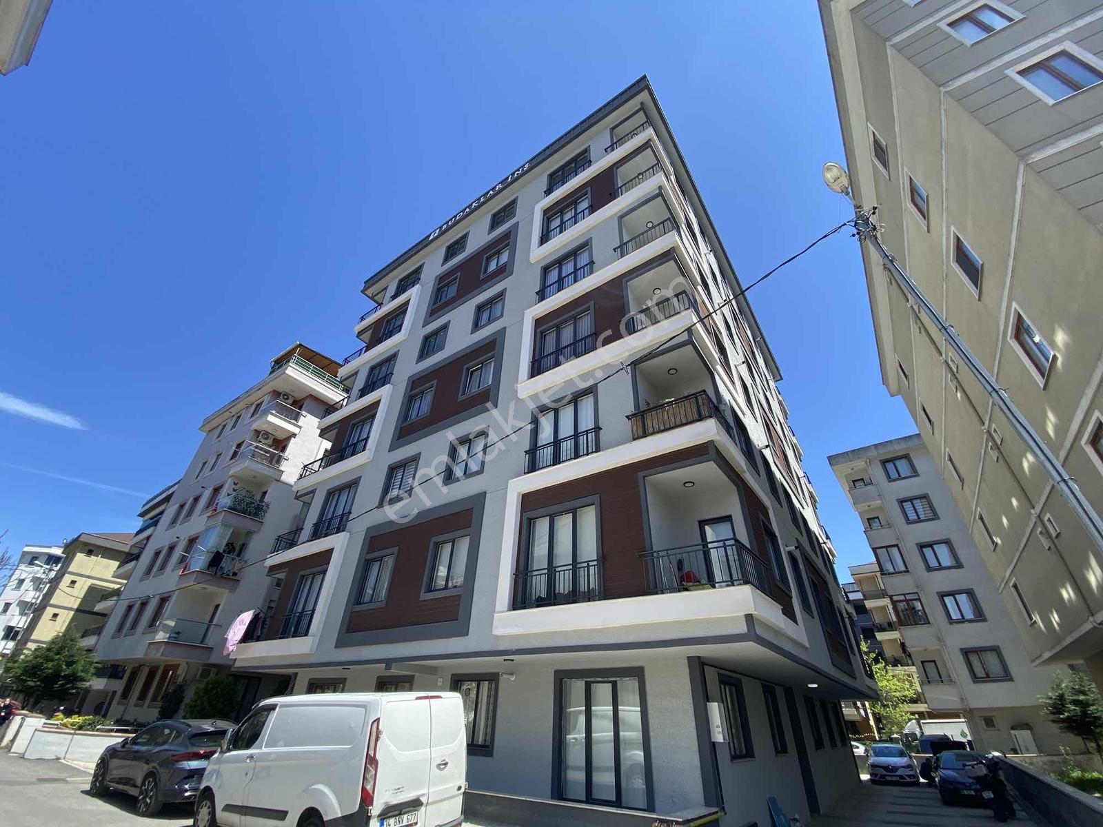 Çekmeköy Otoparklı İskanlı Geniş Tapu Masrafsız Sıfır 2+1 - Görsel 11