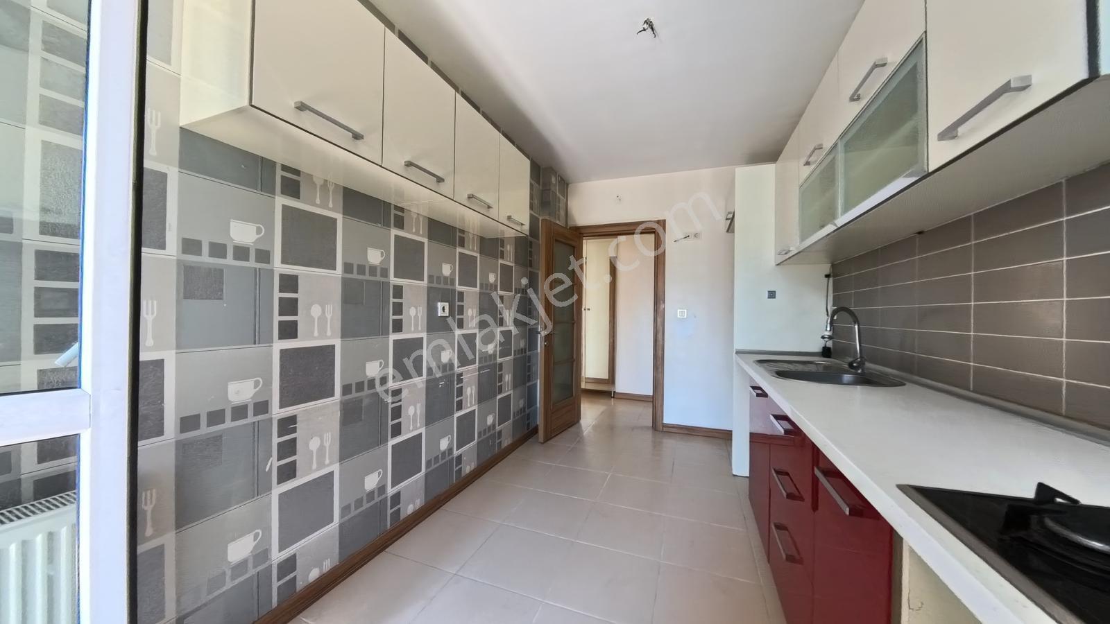 Sultanbeyli Merkez'de Metro Yanı Site İçi Ara Kat Kiralık Daire - Görsel 26