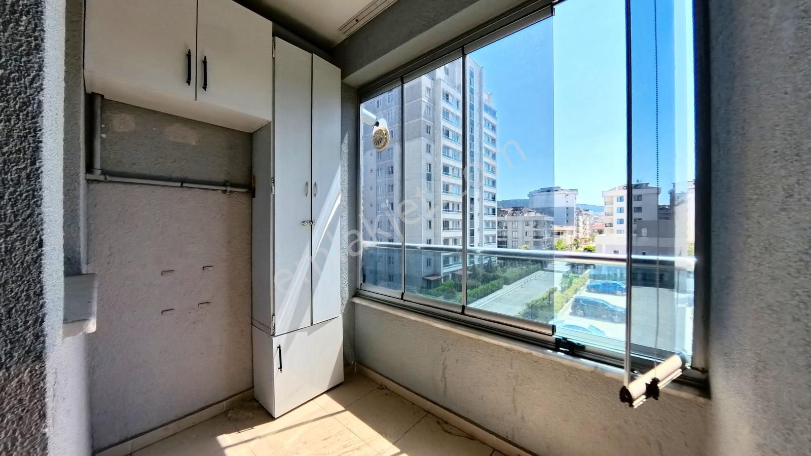 Sultanbeyli Merkez'de Metro Yanı Site İçi Ara Kat Kiralık Daire - Görsel 14