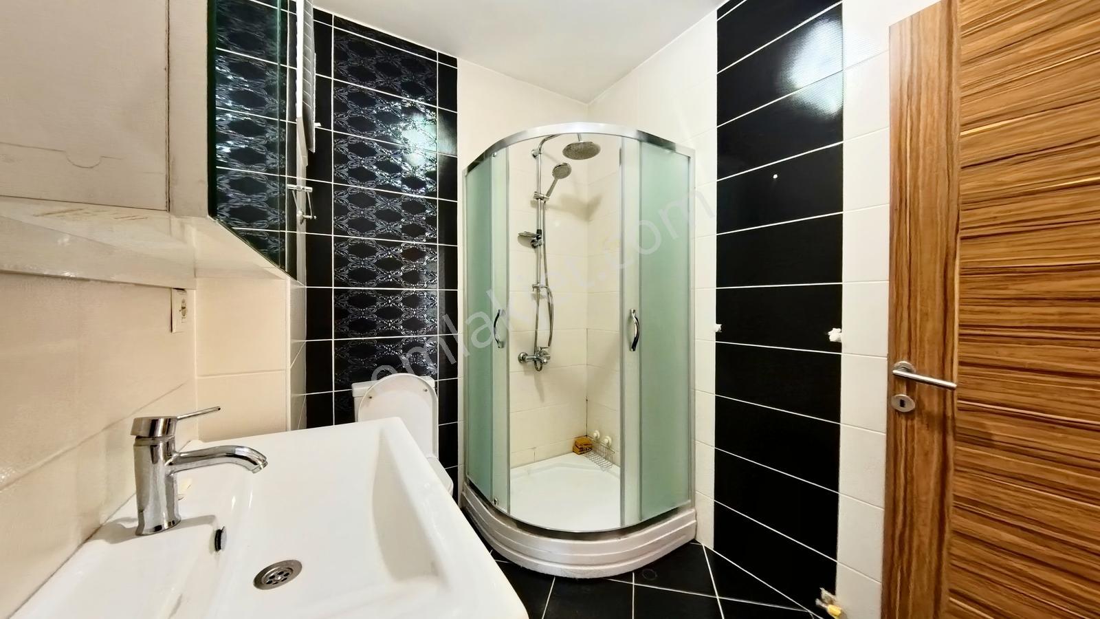 Sultanbeyli Merkez'de Metro Yanı Site İçi Ara Kat Kiralık Daire - Görsel 15