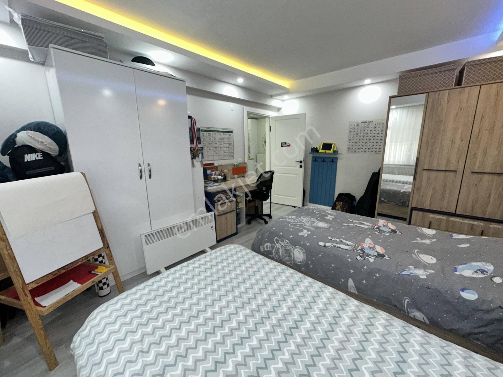 Alan Emlak; Asansörlü,ara Kat, Sıfırdan Yenilenmiş, Geniş Balkon - Görsel 23