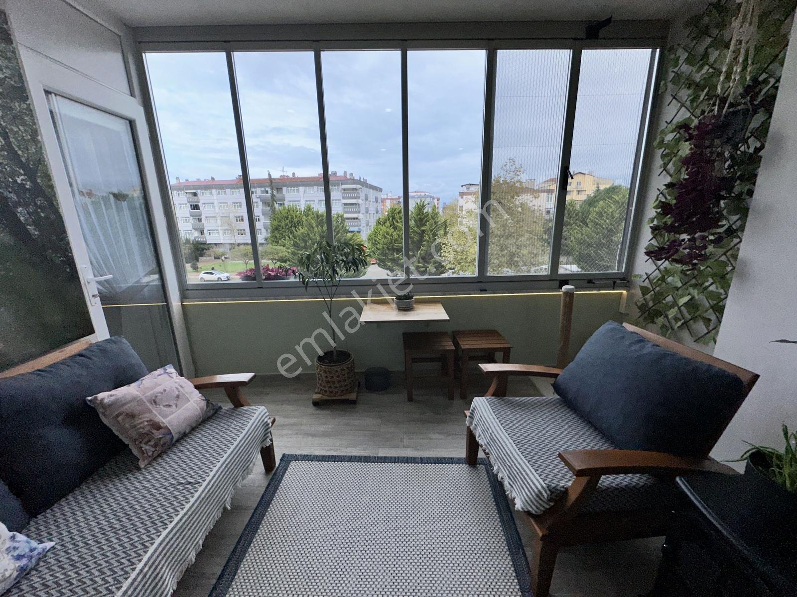 Alan Emlak; Asansörlü,ara Kat, Sıfırdan Yenilenmiş, Geniş Balkon - Görsel 3