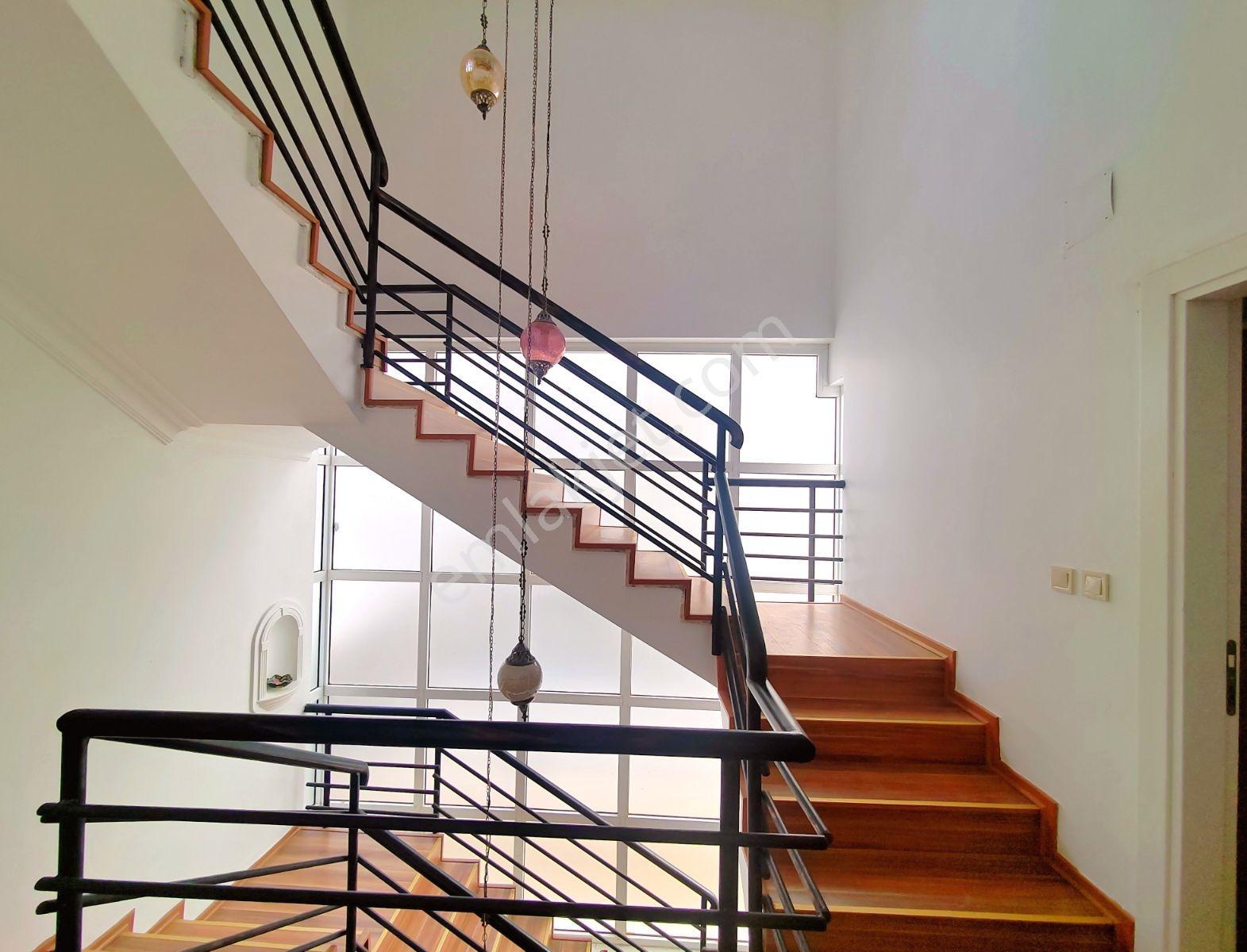 Full Deniz Manzaralı Kuşadası Merkezi'nde 5+2 Satılık Villa - Görsel 28
