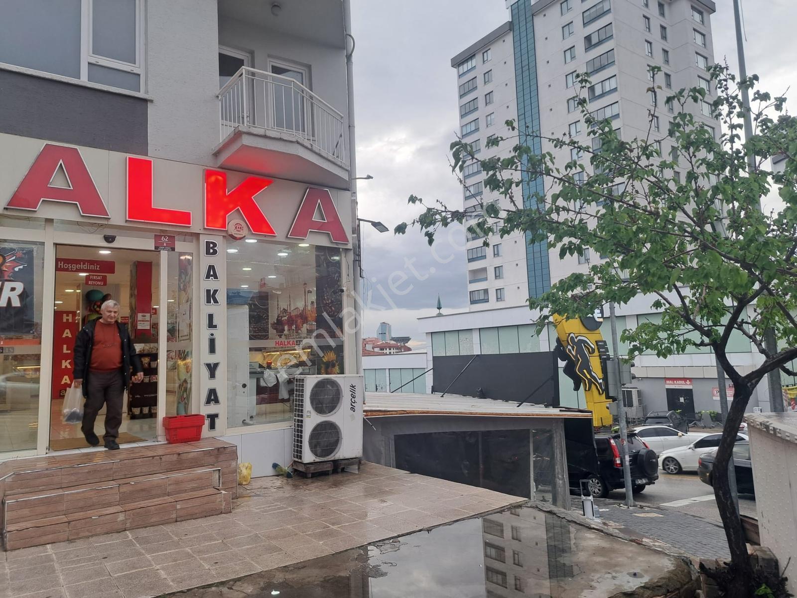 Önaldan Lizbon Caddesi Üzeri 220mt İşlek Ve Merkezi Yerde Dükkan - Görsel 5