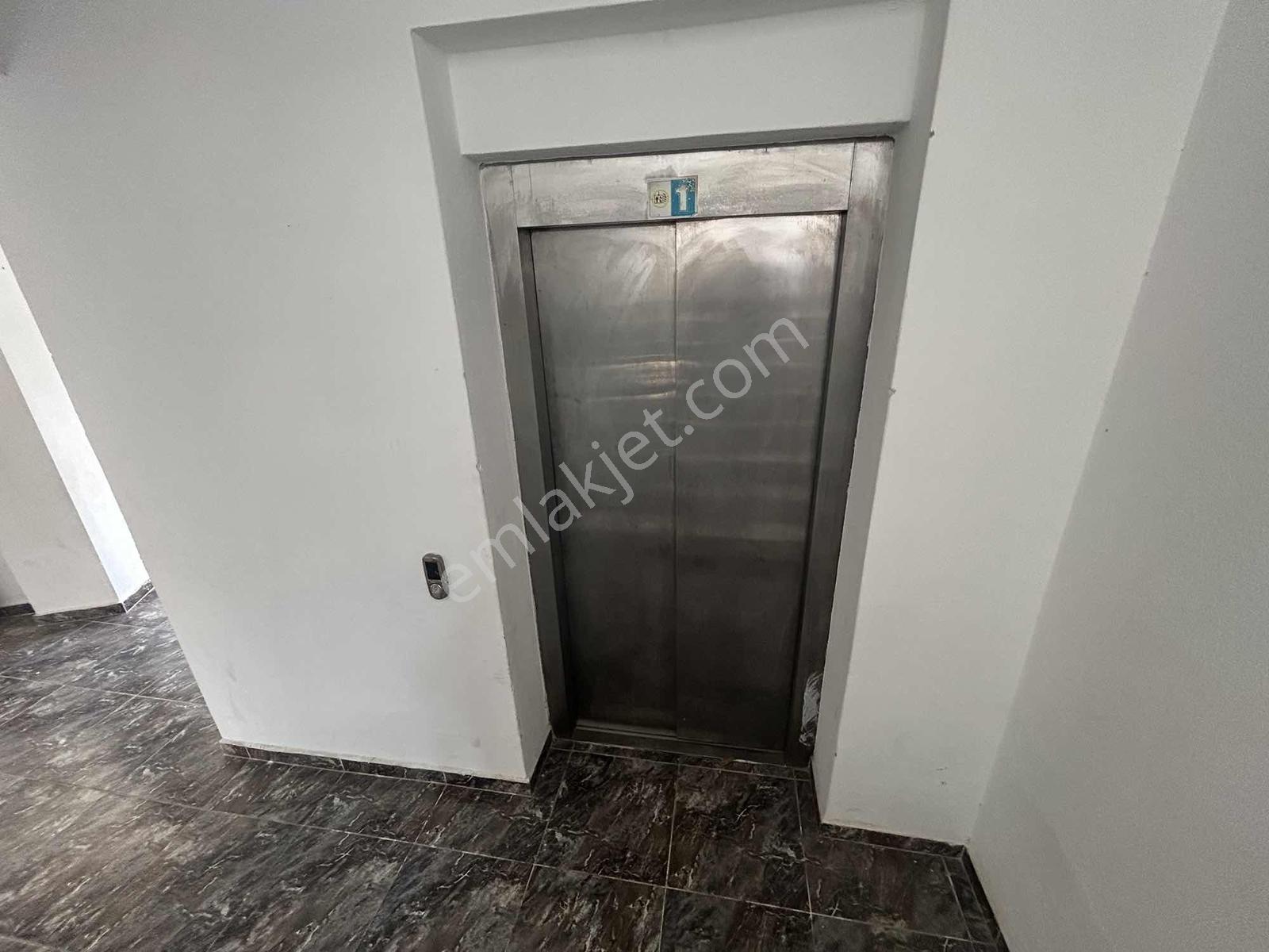 Acill Kuşadası Merkez Havuzlu Sitede Satılık 2+1 Fırsat Daire - Görsel 15