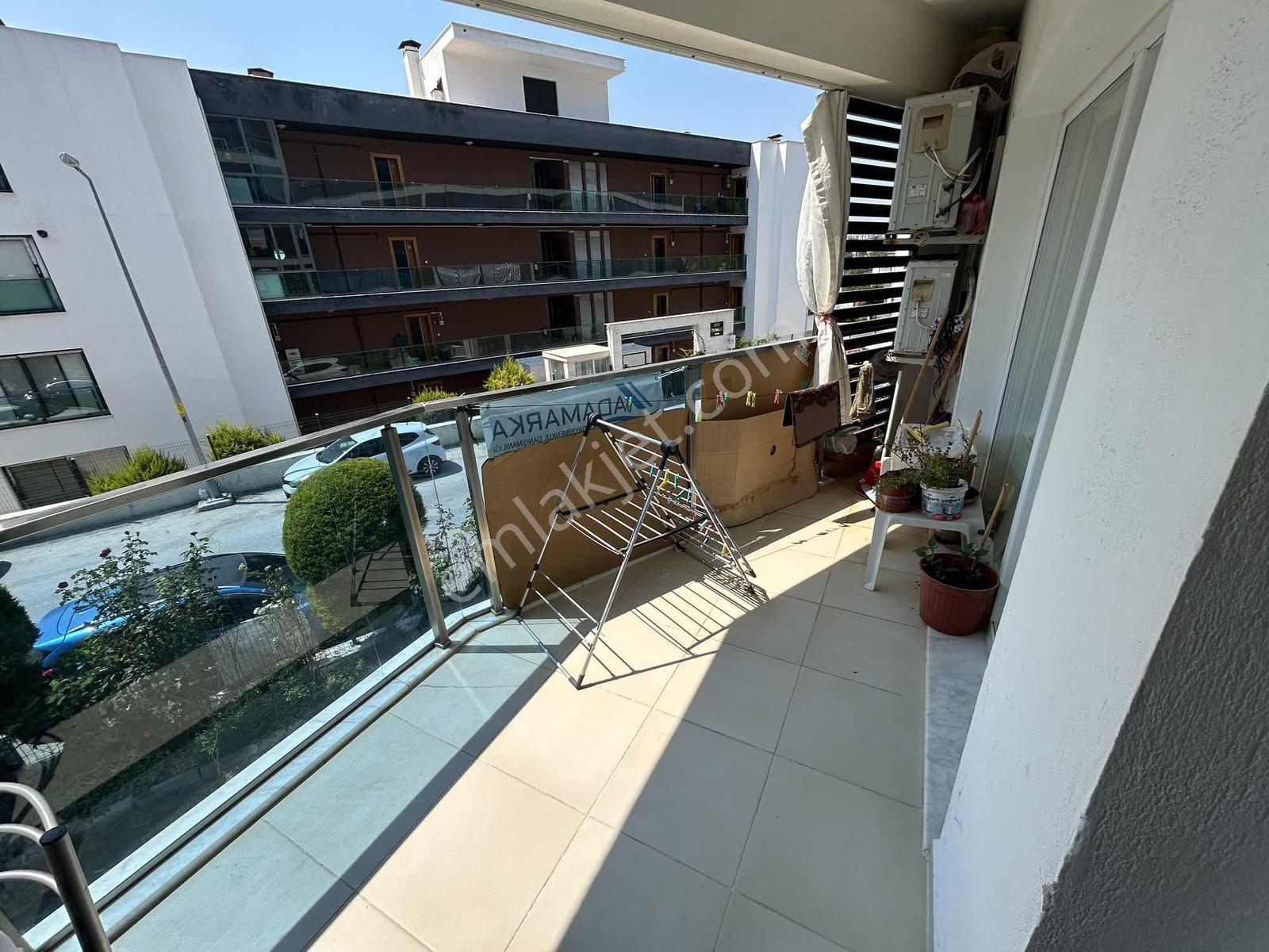 Acill Kuşadası Merkez Havuzlu Sitede Satılık 2+1 Fırsat Daire