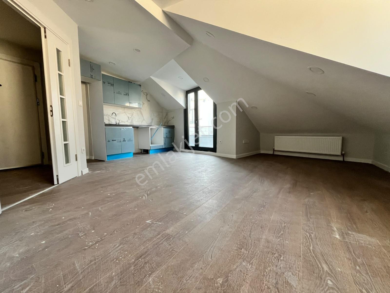 Pendik Sahilde Cadde Üzerinde Kiralık Sıfır Üst Dubleks - Görsel 25
