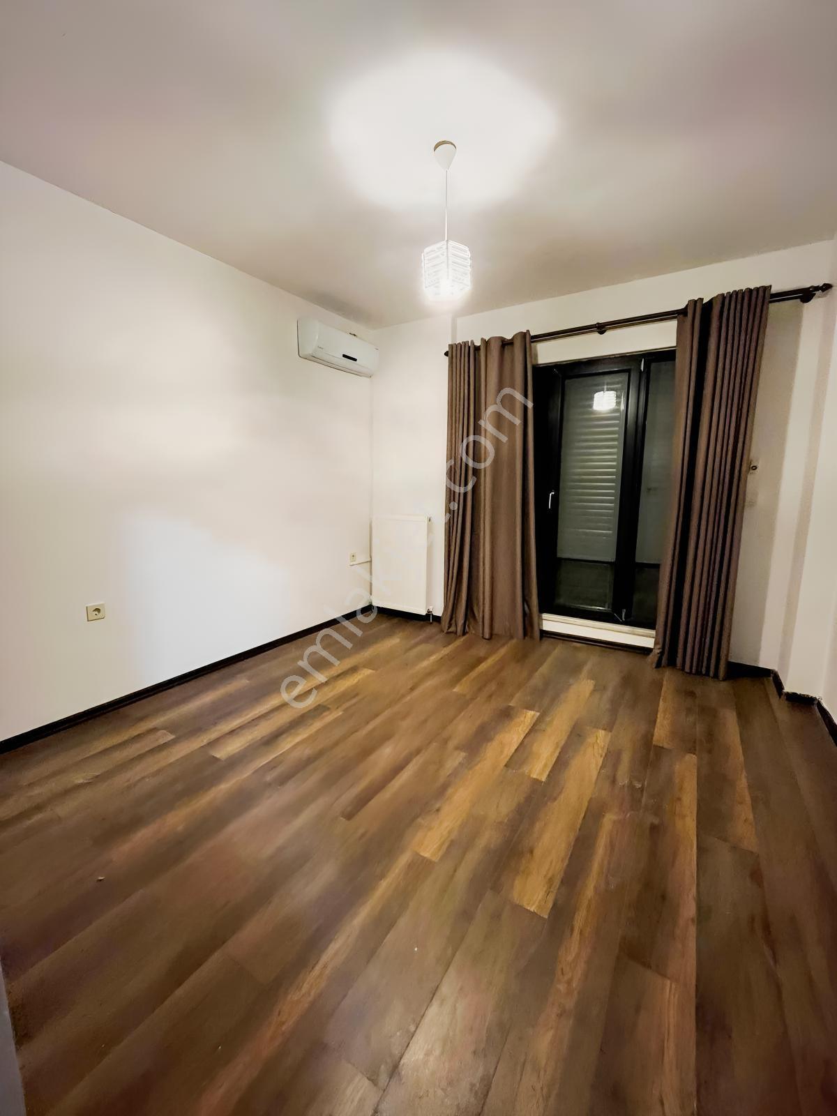 Müstakil Havuzlu ,bahçeli ,tam Donanımlı Özel Tasarım 4+1 Villa - Görsel 19