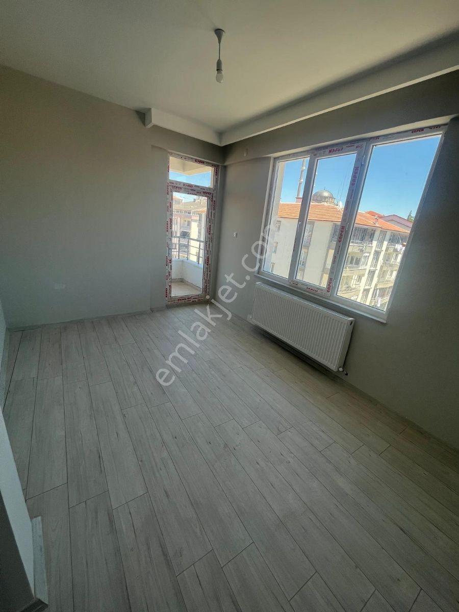 Kaplıca Mahallesinde 2+1 Daire Ara Kat Şehrin Ortasında - Görsel 4