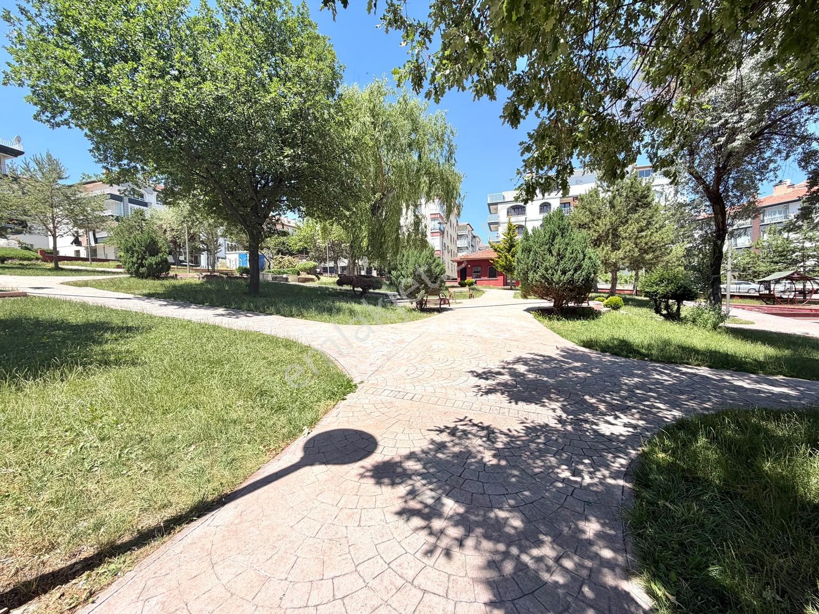 Atapark'ta 3 Cepheli Ara Katta Yalıtımlı 3+1 Kiralık Daire - Görsel 24
