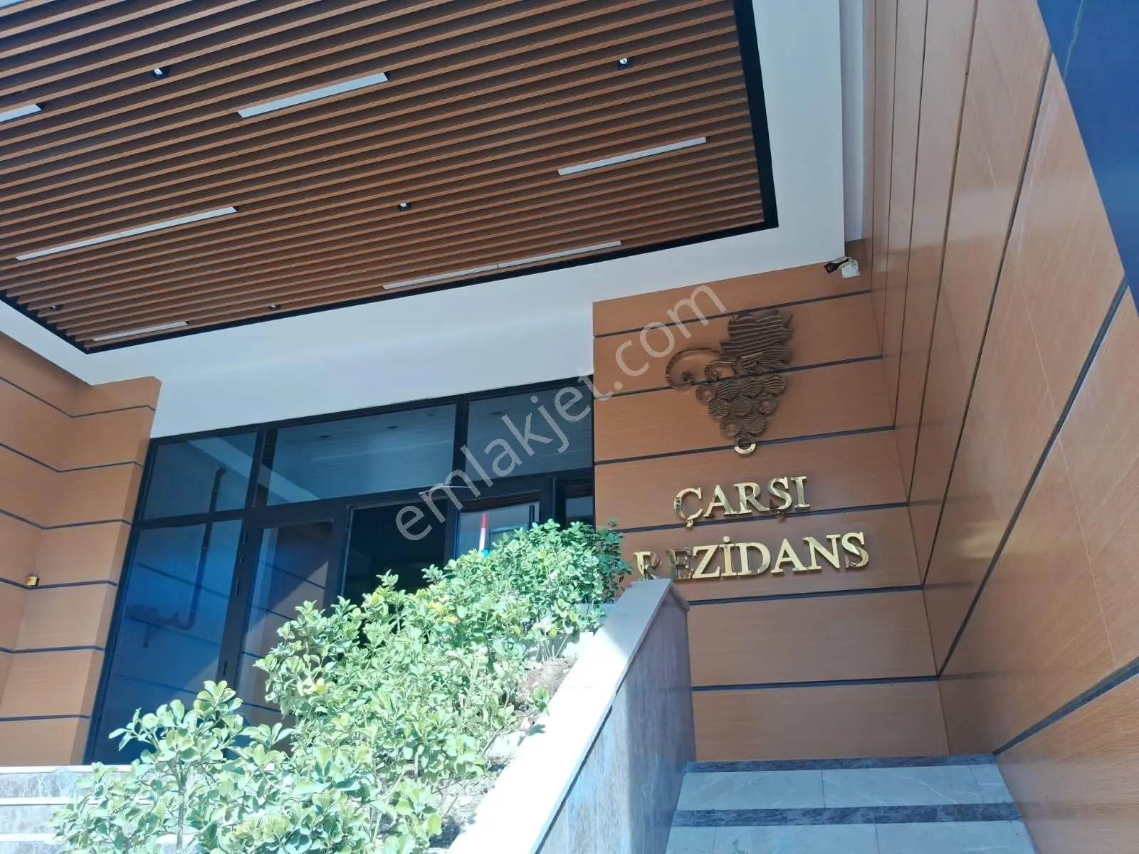 Çarşı Rezidansda Satılık Eşyalı 1+1 Ara Kat Daire