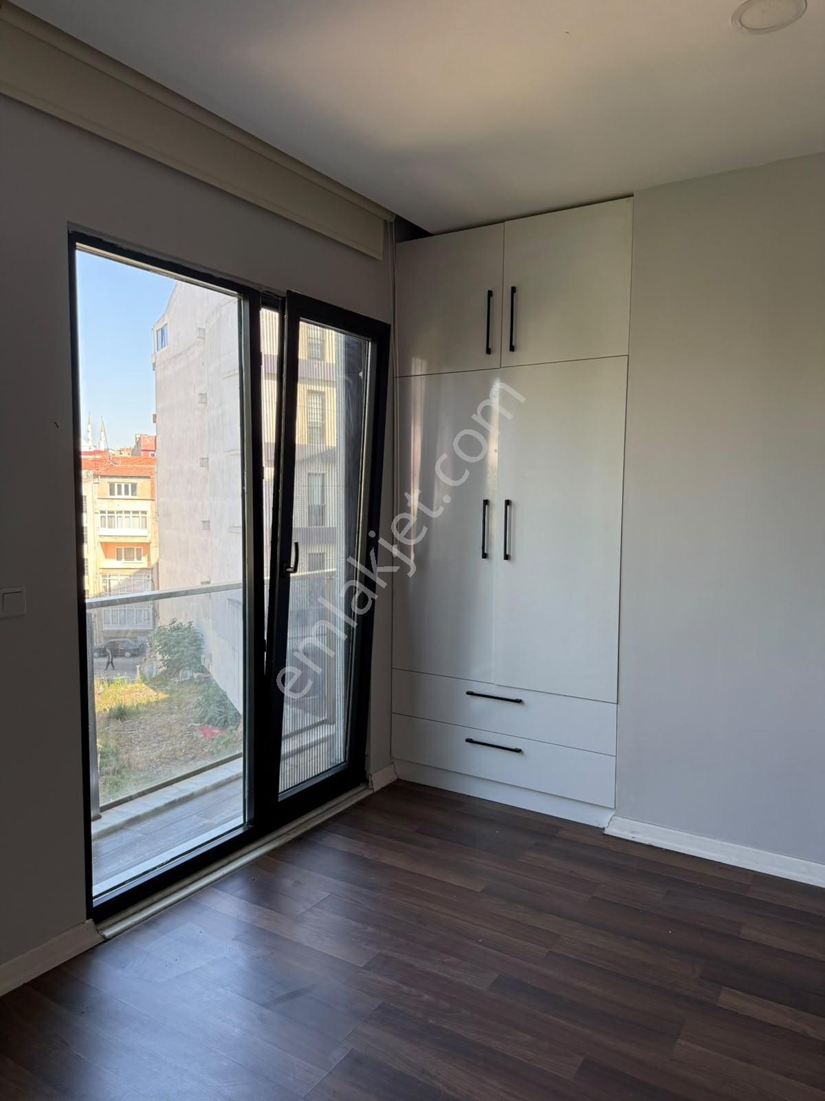 Çarşı Rezidansda Satılık Eşyalı 1+1 Ara Kat Daire - Görsel 9