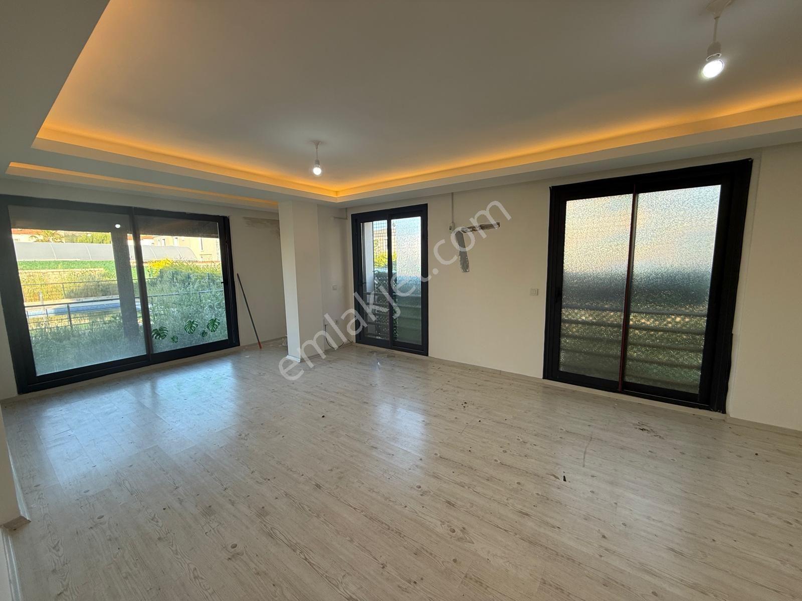 Urla Kuşçular Da Havuzlu ,geniş Bahçeli Satılık Villa - Görsel 6