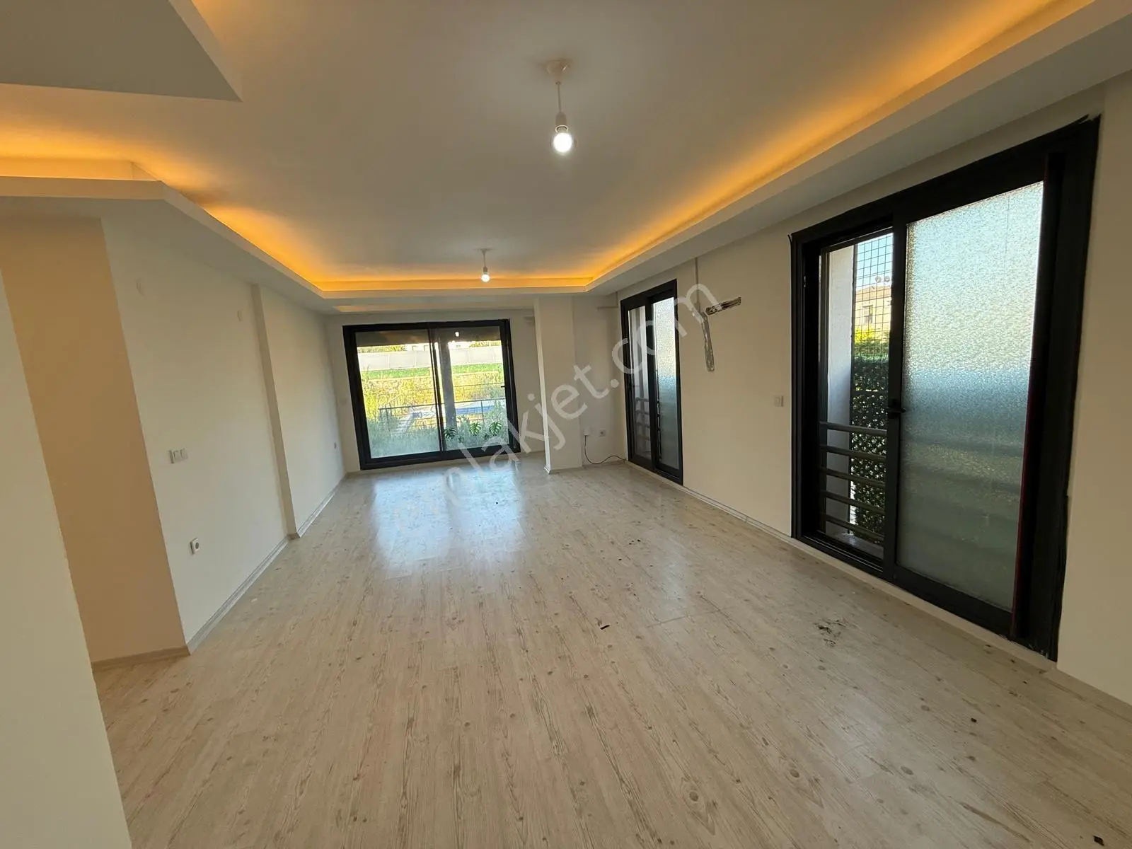 Urla Kuşçular Da Havuzlu ,geniş Bahçeli Satılık Villa - Görsel 8