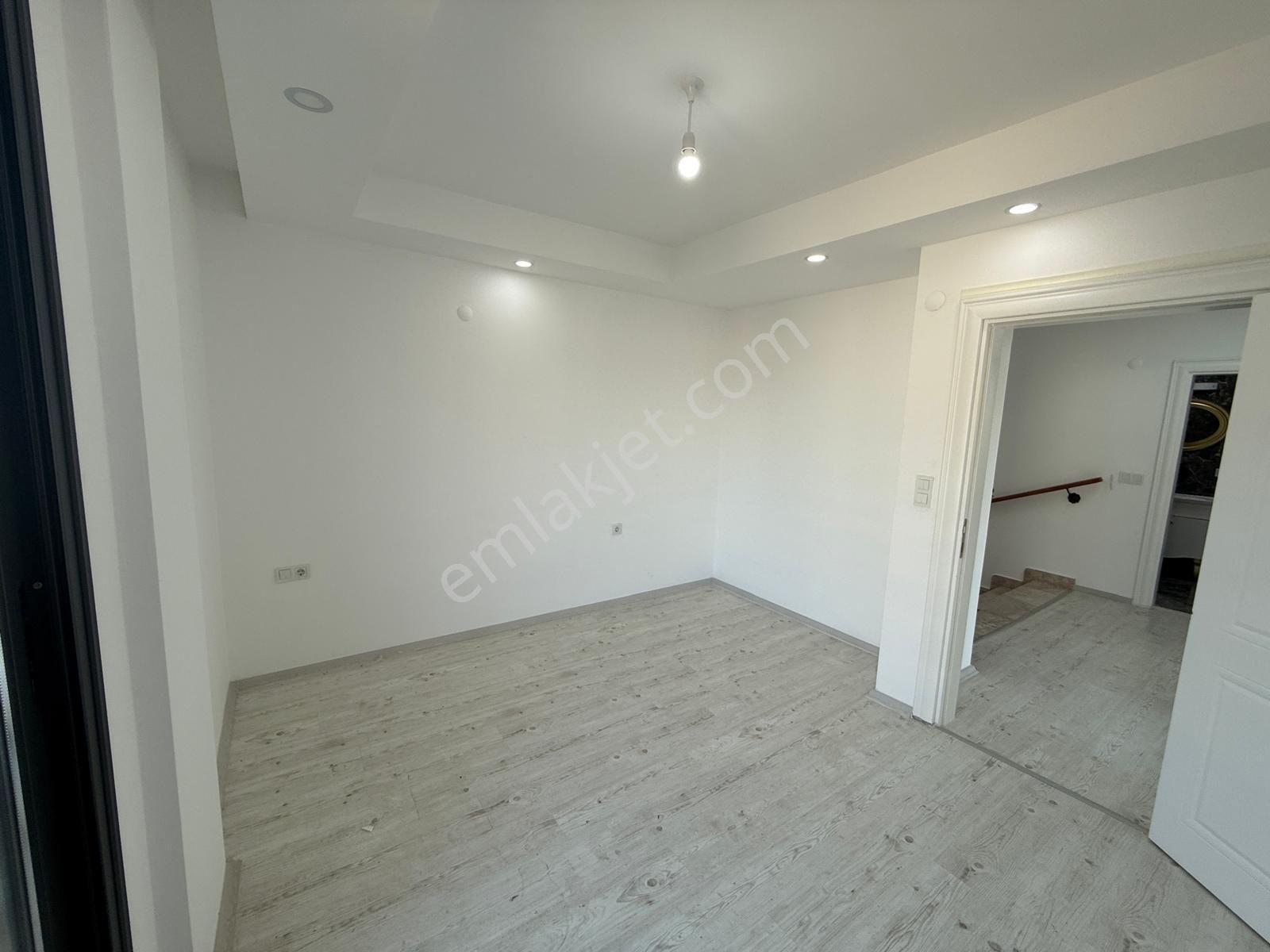 Urla Kuşçular Da Havuzlu ,geniş Bahçeli Satılık Villa - Görsel 14