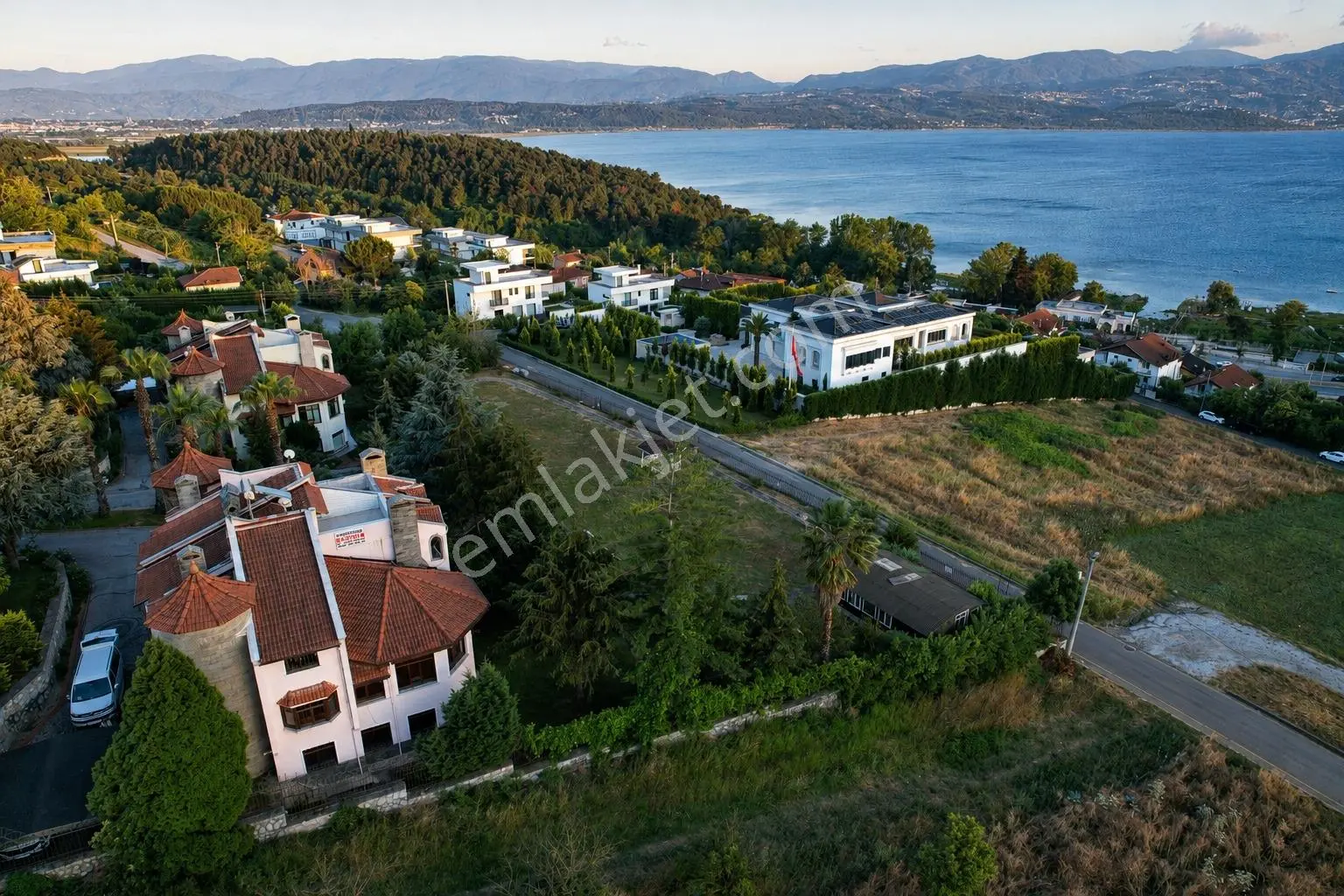 Sakarya'nın En Prestijli Sitesinde Satılık 7+2 Villa