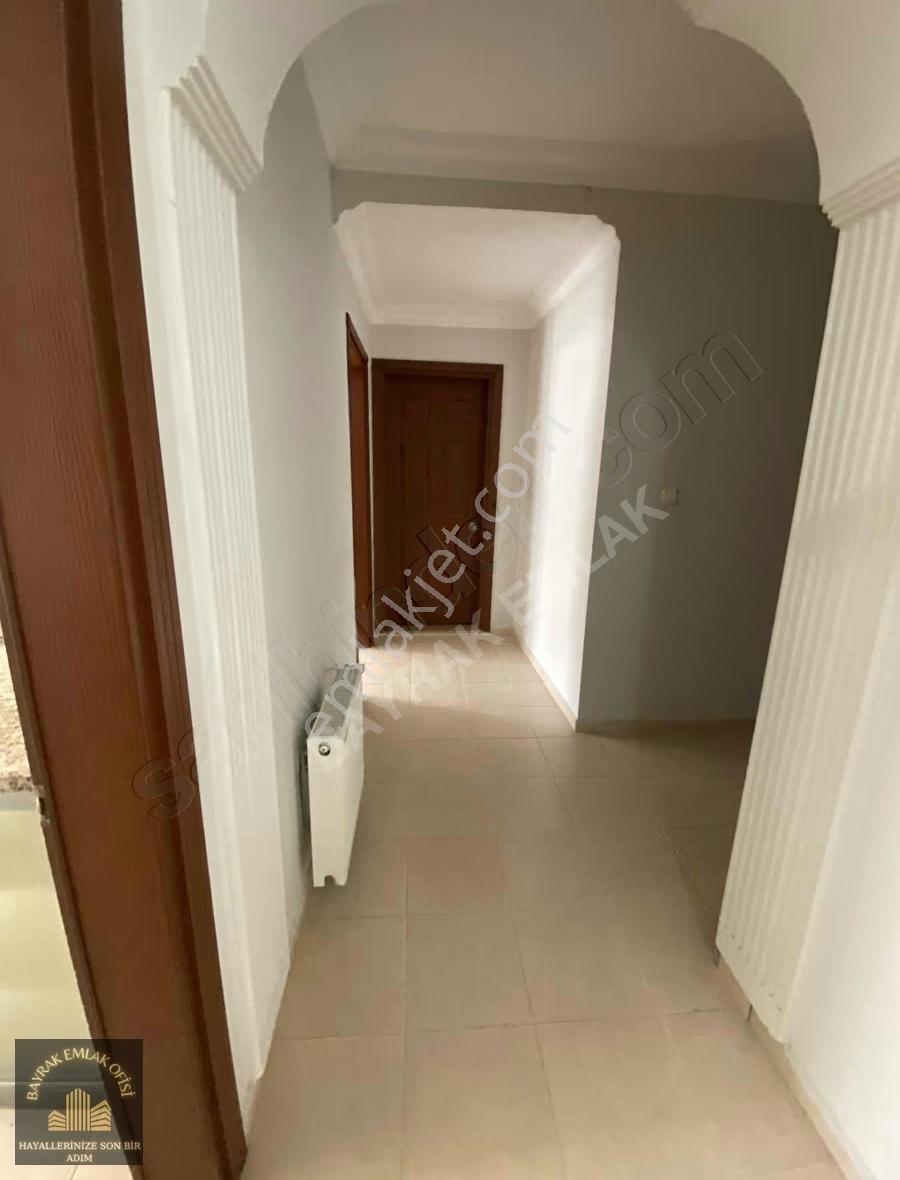 Balıkesir Edremit Cumhuriyet Mahallesinde Kiralık 3+1 - Görsel 2