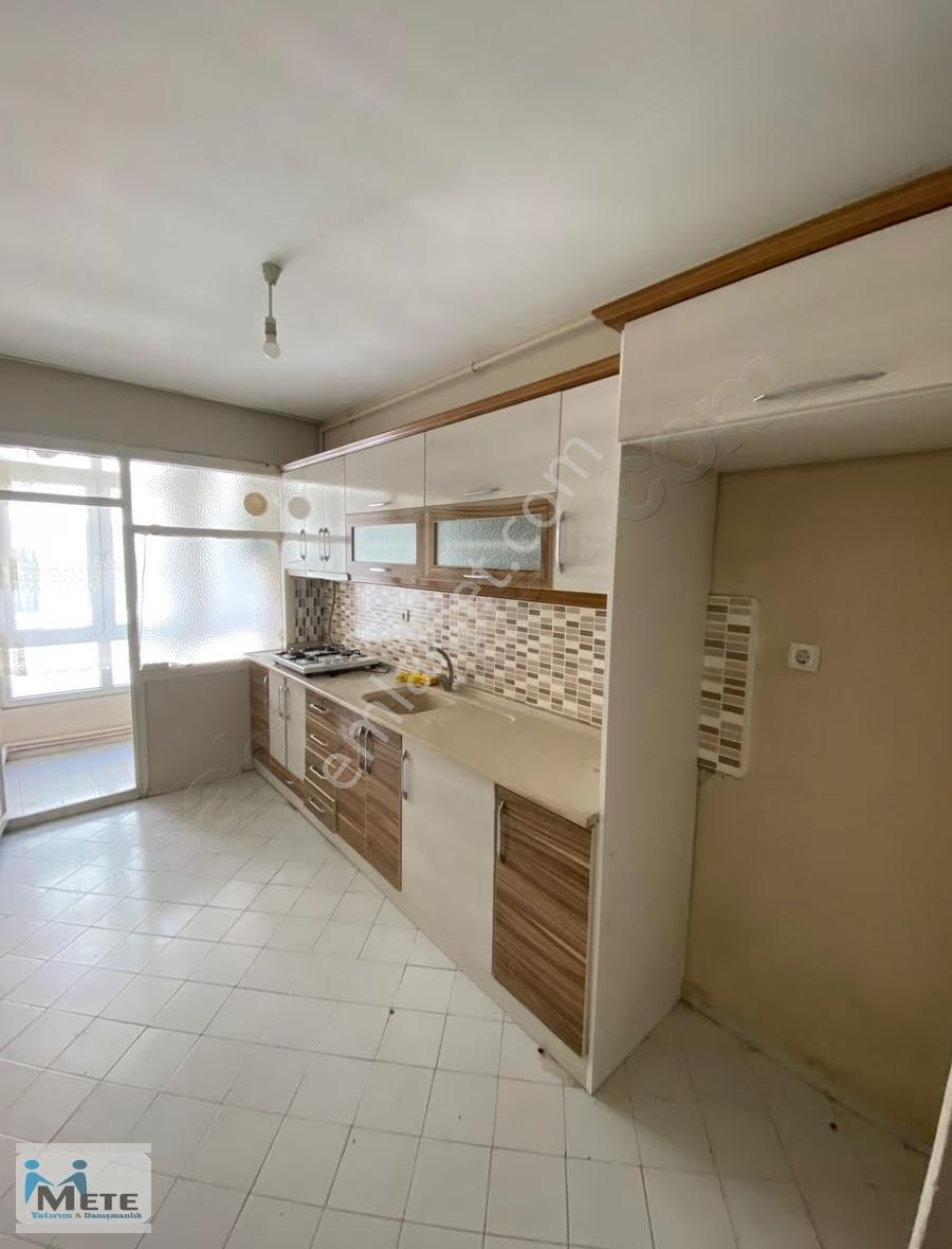 Çarşı Merkezde Satılık 3+1 Servis Duraklarına 100 Mt.