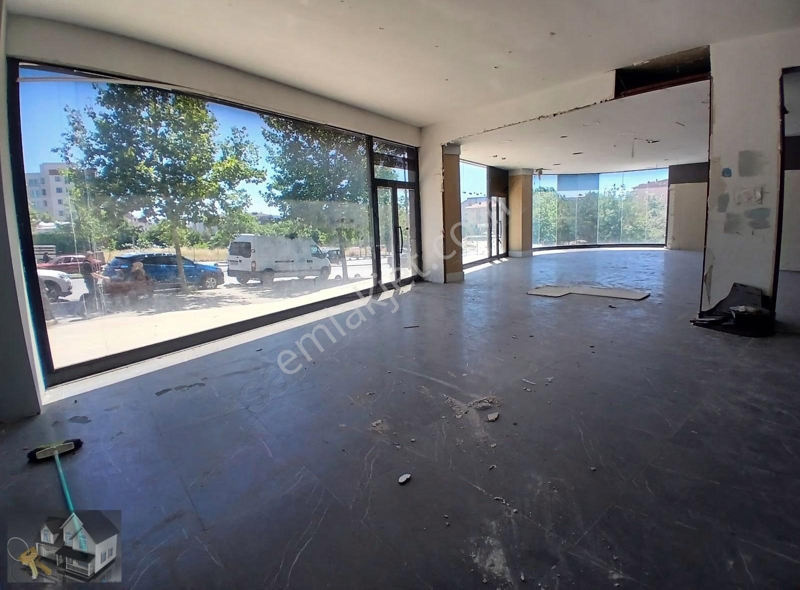 Sancaktepede Geniş Cepheli 375 M2 Kiralık Dükkan - Görsel 16