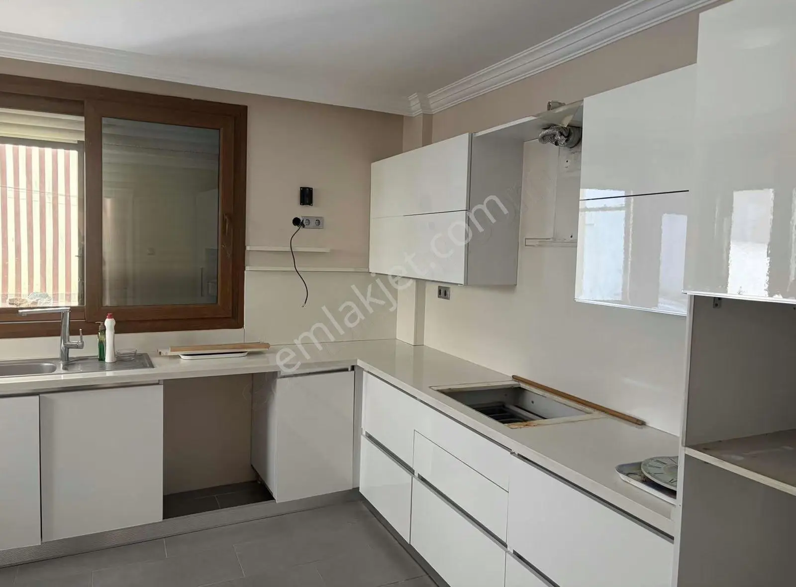 Merkezde Çok Geniş Süper Kiralık Daire