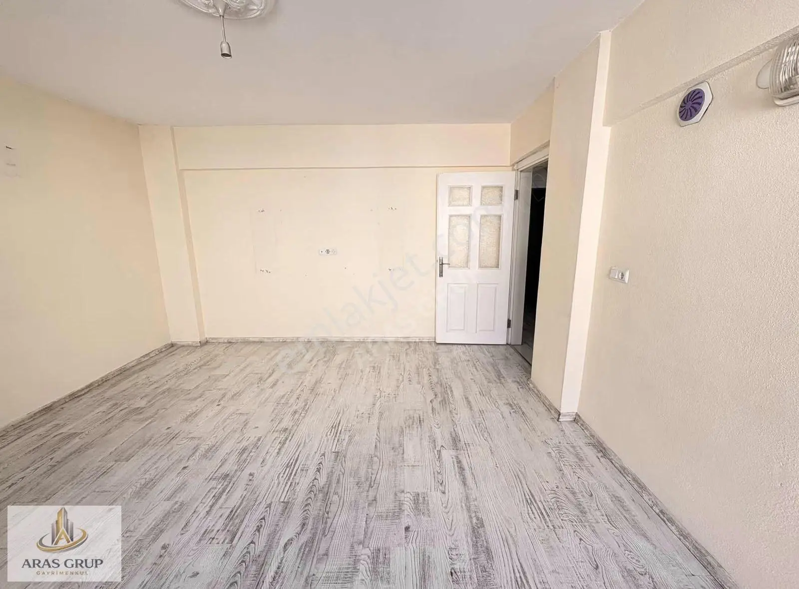 Kiralık 2+1 Geniş Ve Kullanışlı Daire Sakarya Mahallesi - Görsel 7