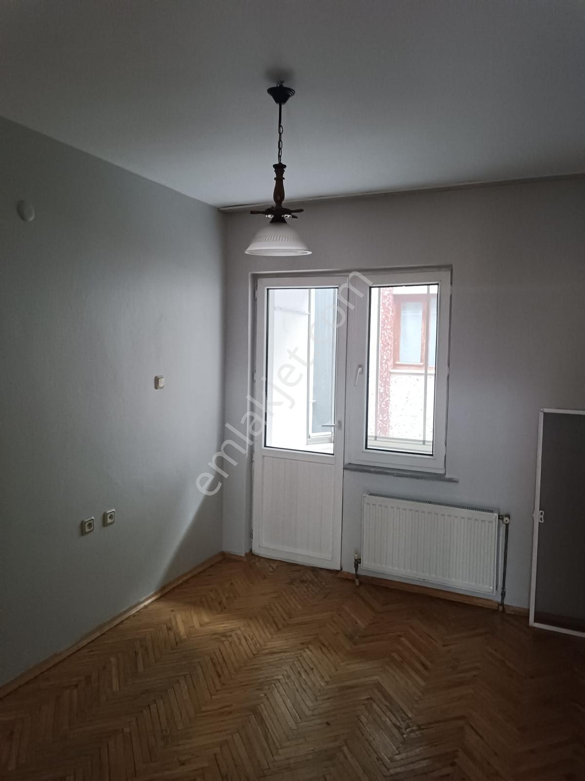 Çarşı Vilayet Meydanında Kiralık 2+1 Balkonlu Ara Kat Daire - Görsel 15