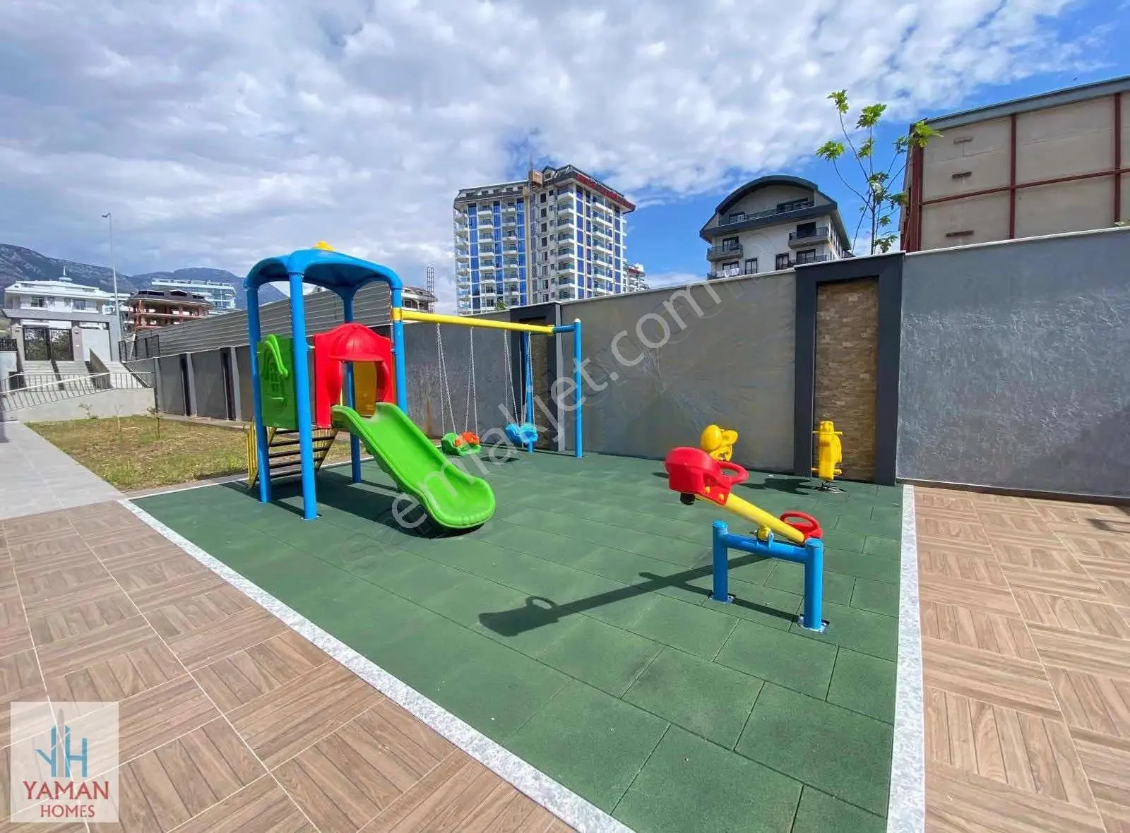 Mahmutlarda Denize Yakın Lüx Site İçerisinde 1+1 Daire - Görsel 2