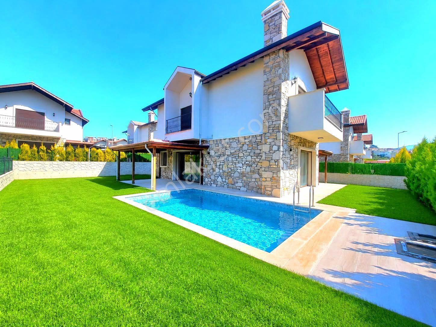 Kuşadasında Özel Havuzlu Geniş Bahçeli Sıfır Villa - Görsel 6