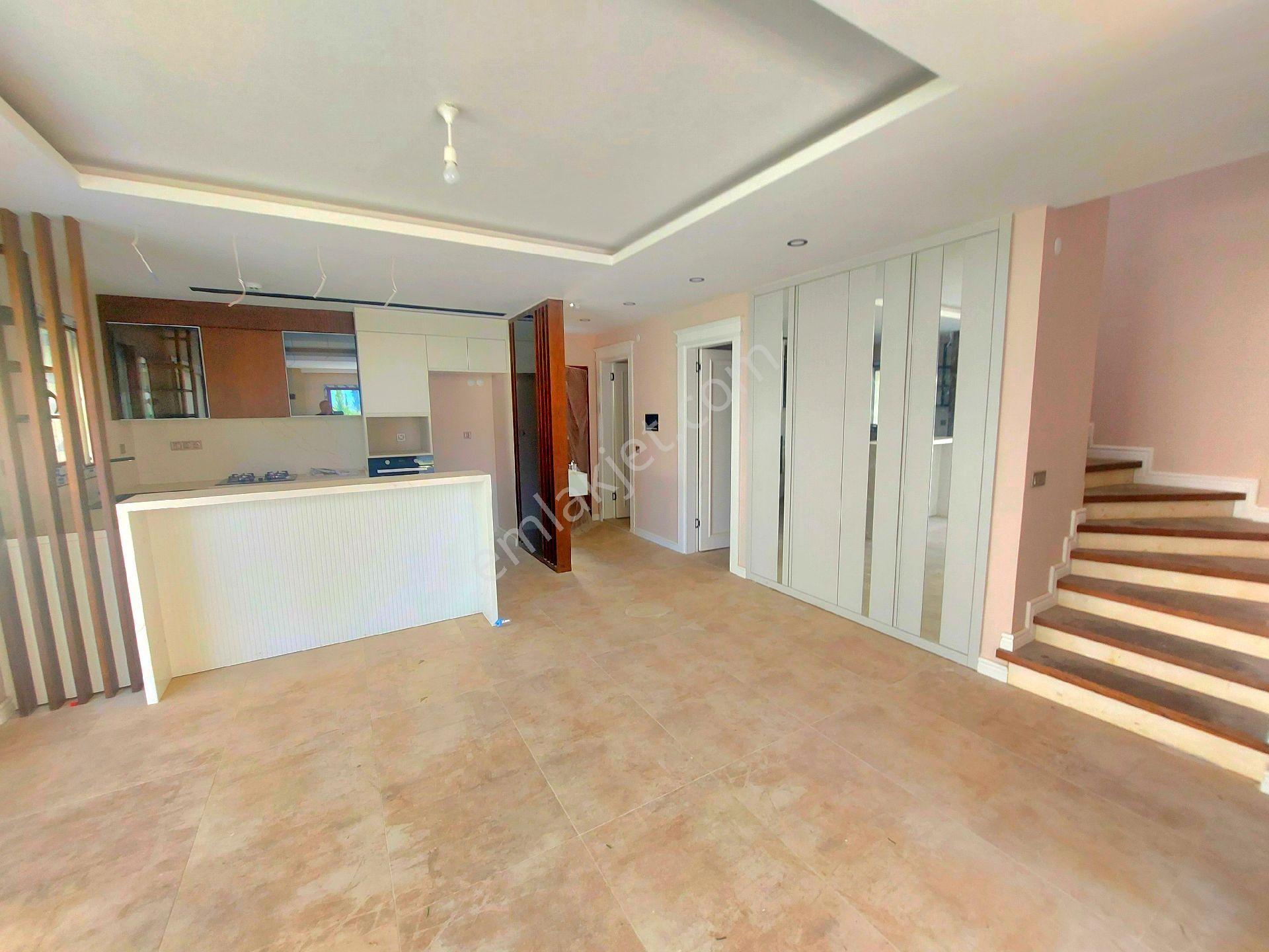 Kuşadasında Özel Havuzlu Geniş Bahçeli Sıfır Villa - Görsel 22