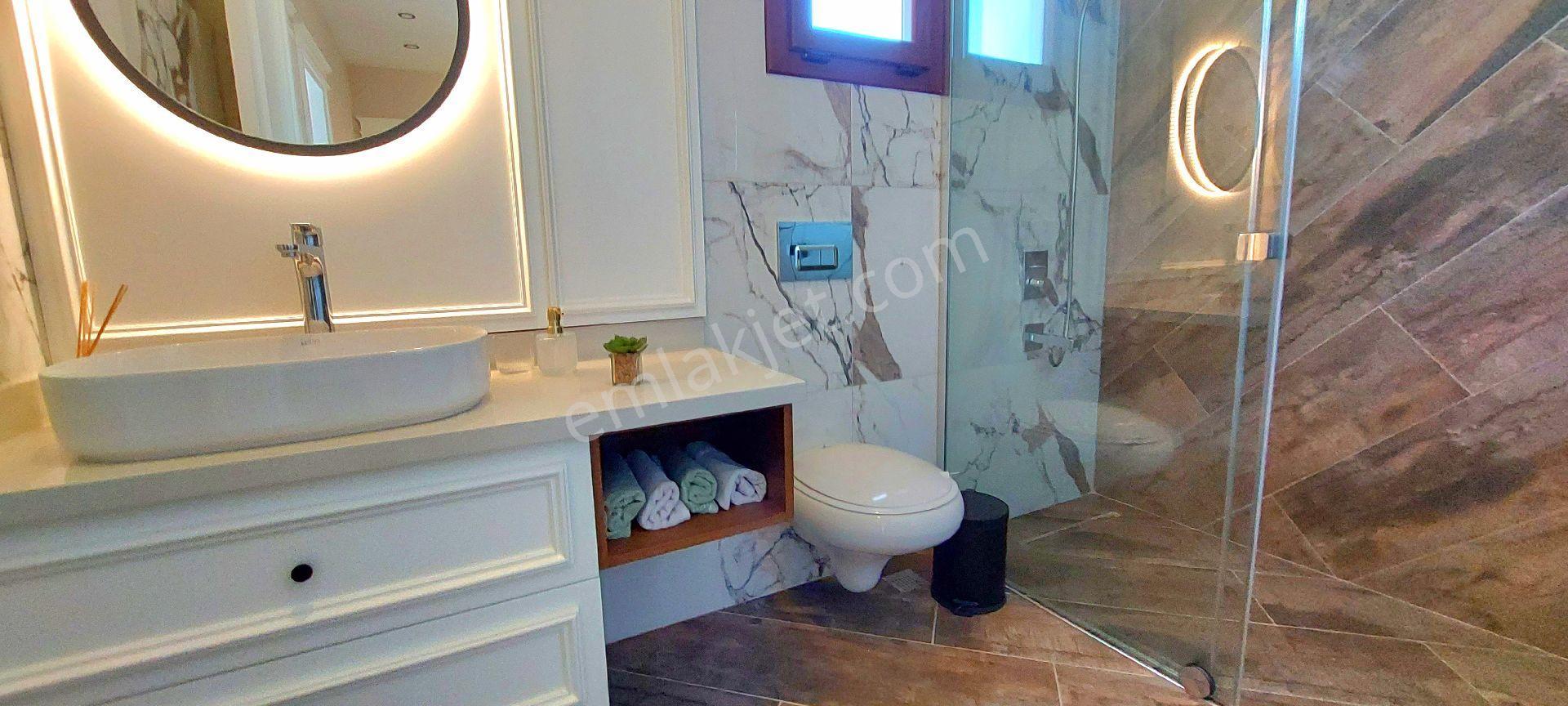 Kuşadasında Özel Havuzlu Geniş Bahçeli Sıfır Villa - Görsel 32
