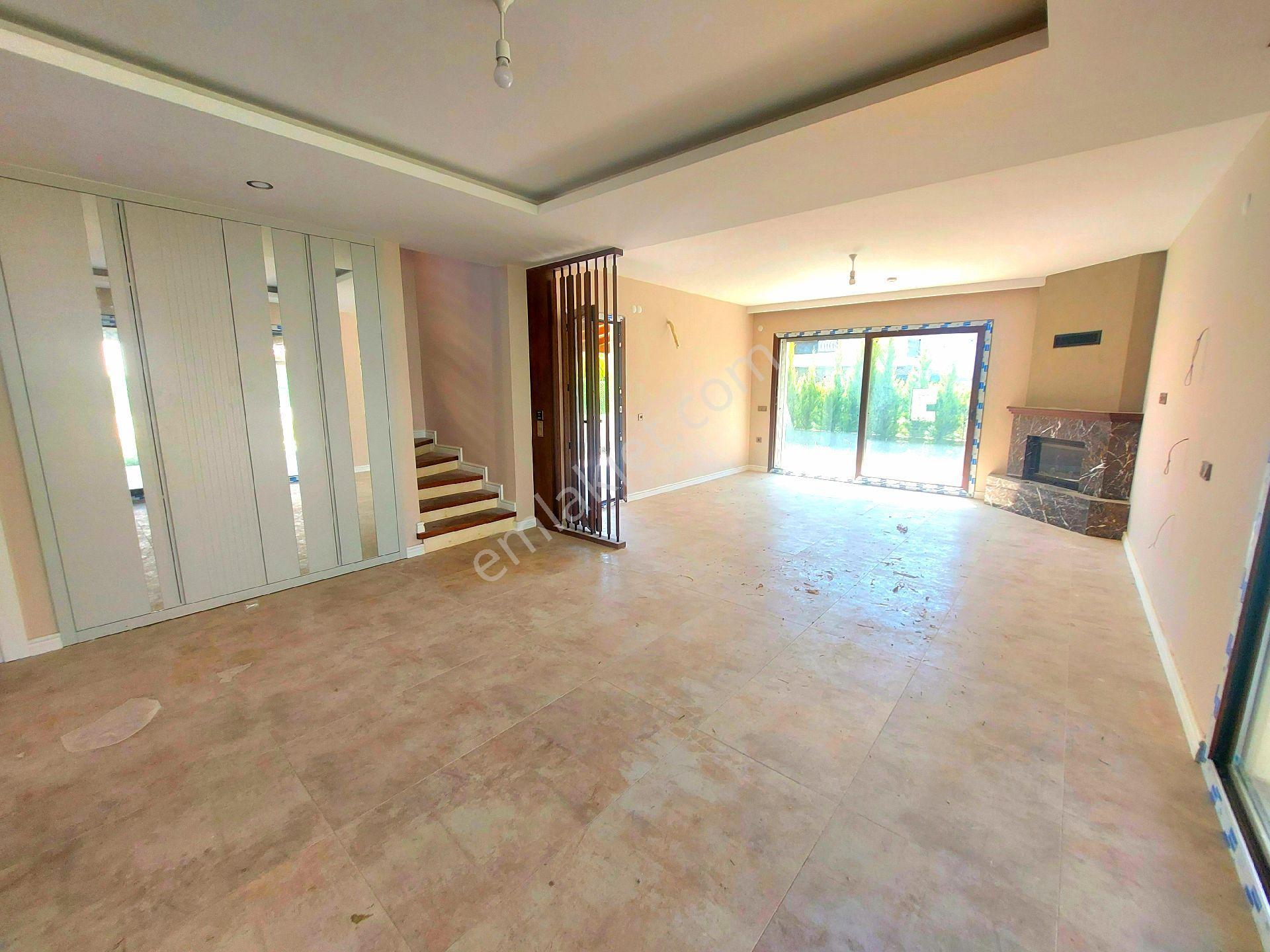 Kuşadasında Özel Havuzlu Geniş Bahçeli Sıfır Villa - Görsel 19