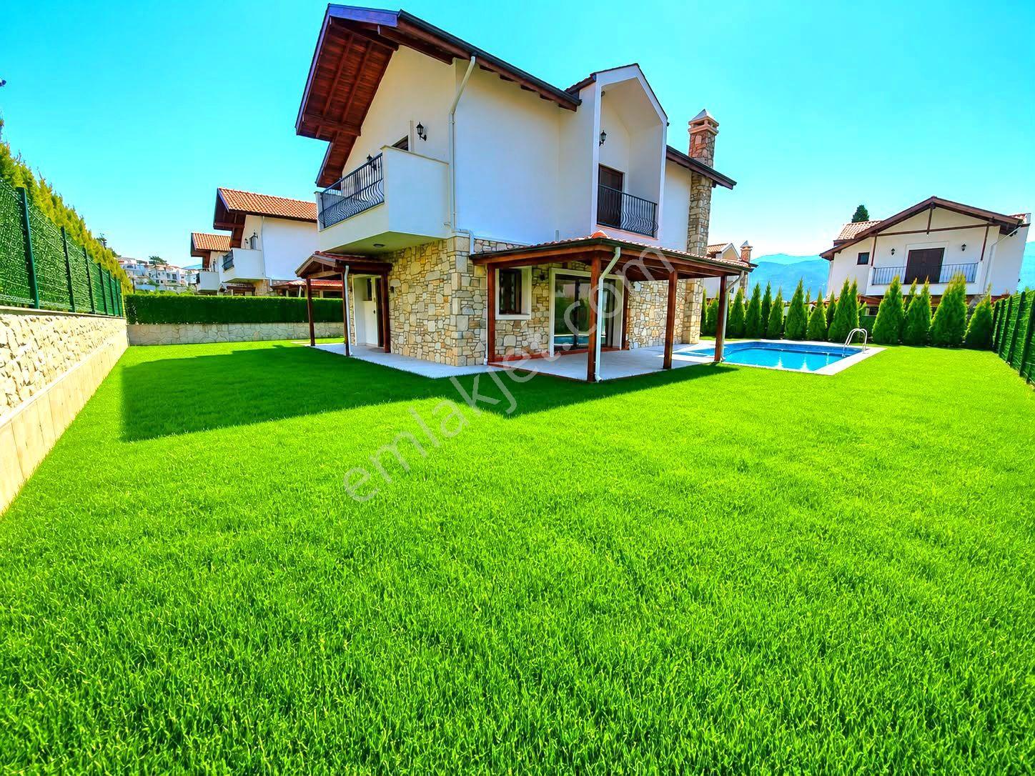 Kuşadasında Özel Havuzlu Geniş Bahçeli Sıfır Villa - Görsel 3
