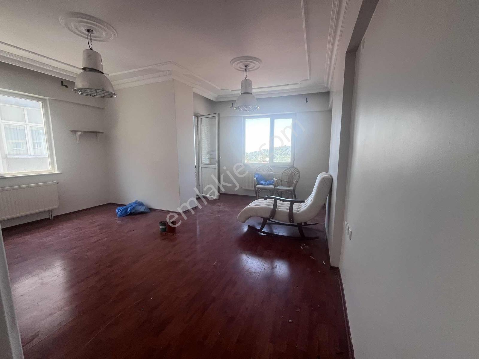 Maltepe Zümrütevlerde Site İçerisinde 3+1 6.kat Güney Daire