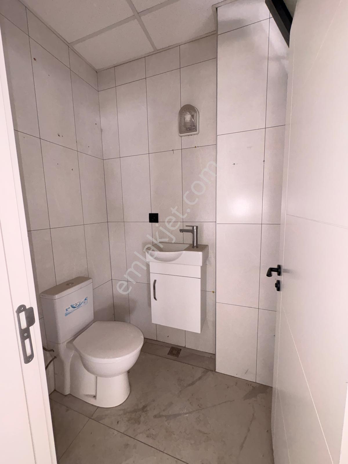 Menderes Caddesi Yakınında 85 M² Verandalı Bacalı Satılık İşyeri - Görsel 28
