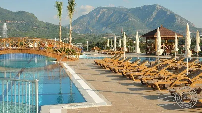 Alanya Oba'da Lüks Komplekste Full Eşyalı 1+1 Satılık Daire