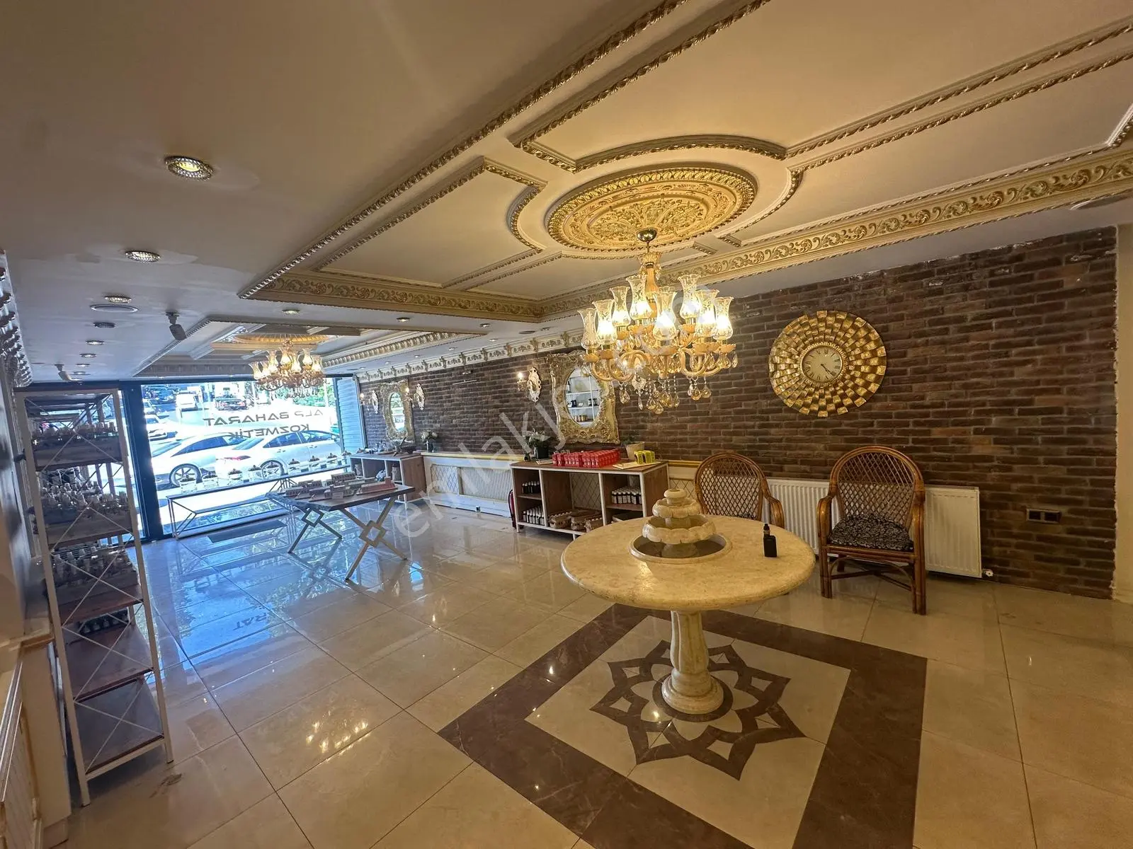 Üsküdar Kısıklı Meydan' Da Kiralık Dükkan Ve Ofis - Görsel 2