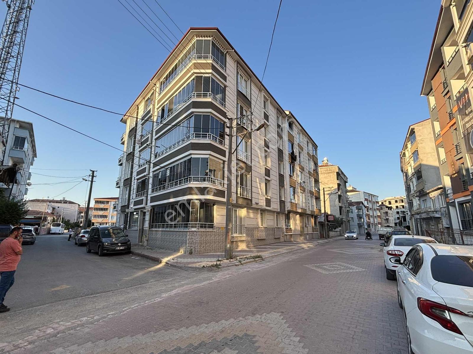 Yıldırım Emlak'tan Eski Şube Caddesi Üzeri Acil Satılık Daire