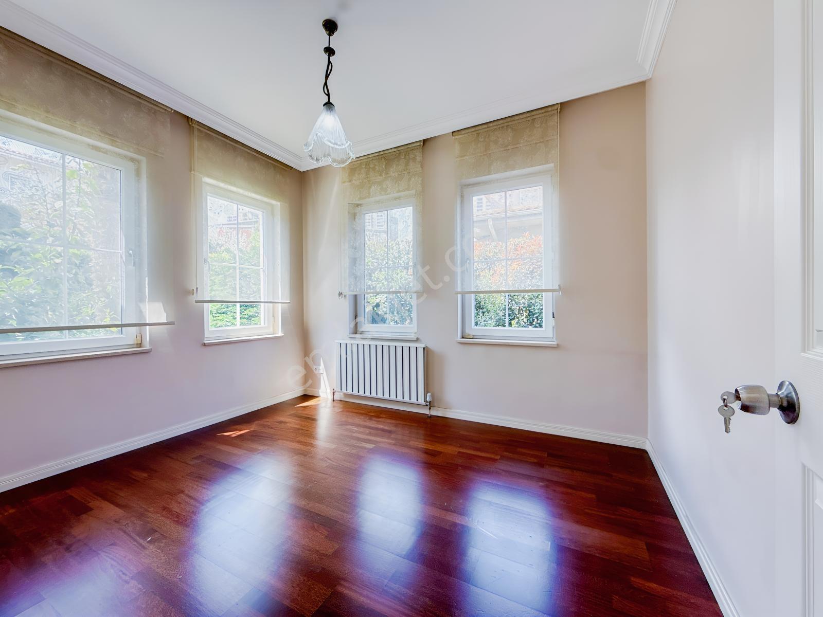 Ardıçlı Göl Evleri Kiralık 6+2 Tripleks Villa - Görsel 33