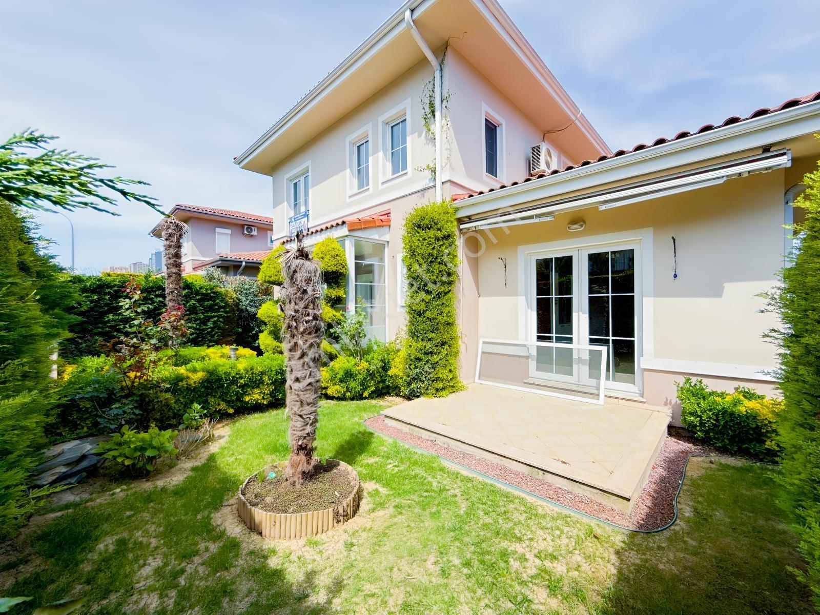 Ardıçlı Göl Evleri Kiralık 6+2 Tripleks Villa - Görsel 31