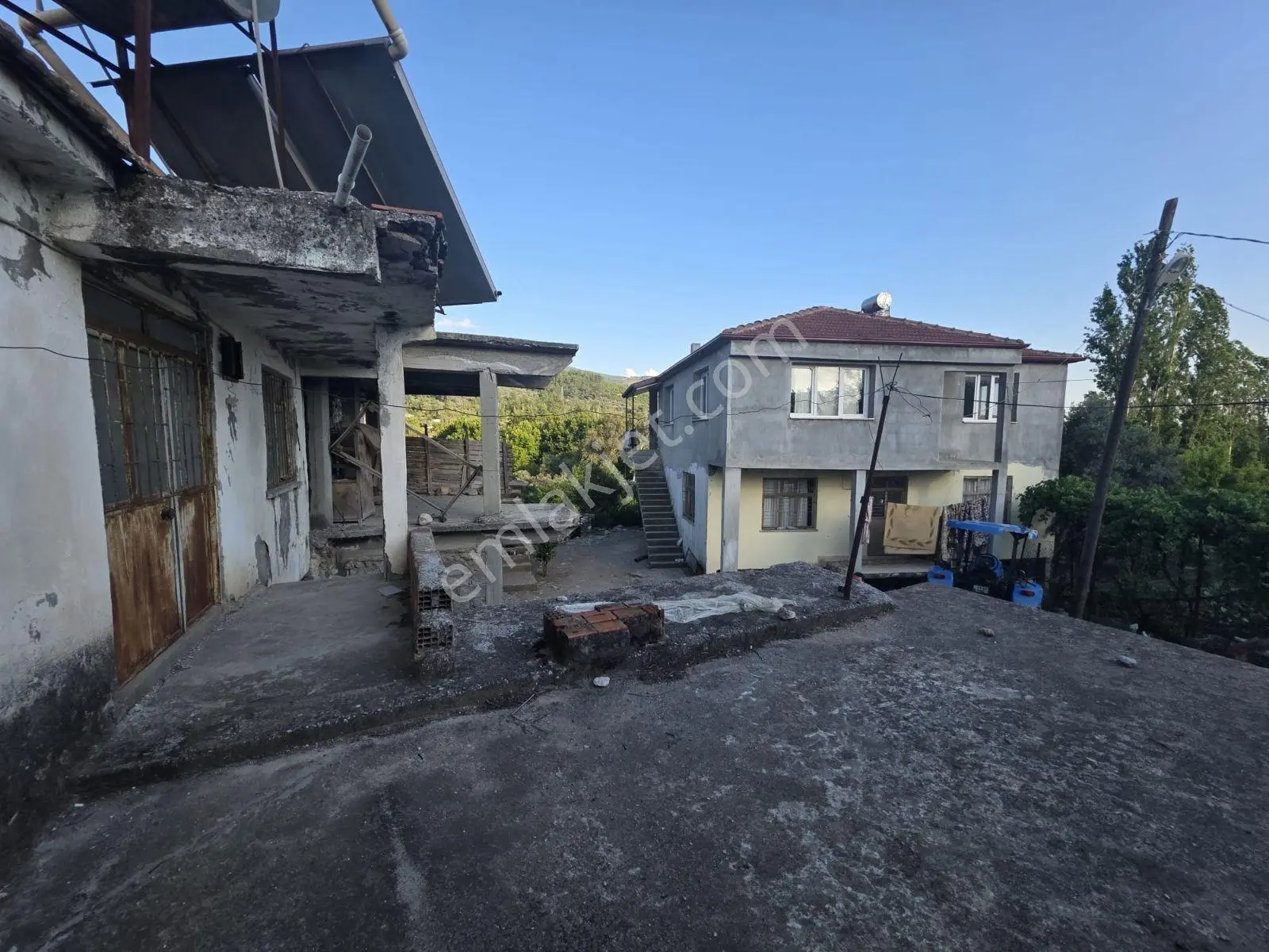 Uğur Emlaktan Fırsat Niteliğinde Satılık Arsa Ve Ev Seydikemer