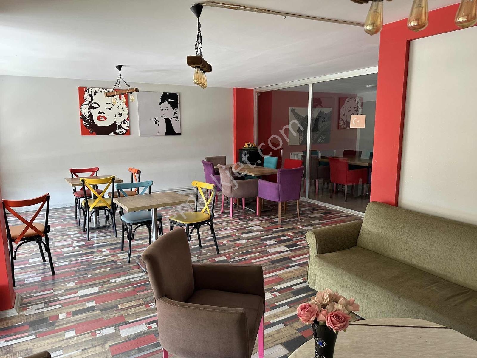 Ortaokul Caddesinde Emsalsiz Çift Katlı Satılık Dükkan | 300 M² - Görsel 22