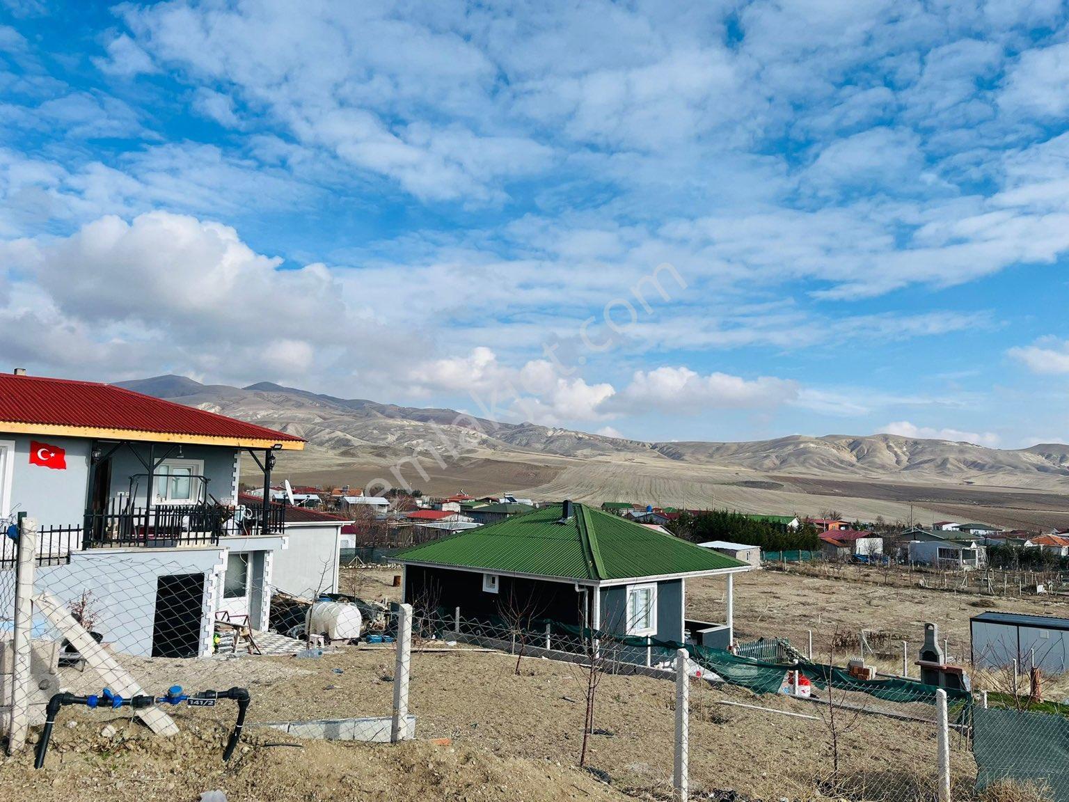Ayaş Tekke’de Resmi Mahalle İçinde İmarlı Arsa
