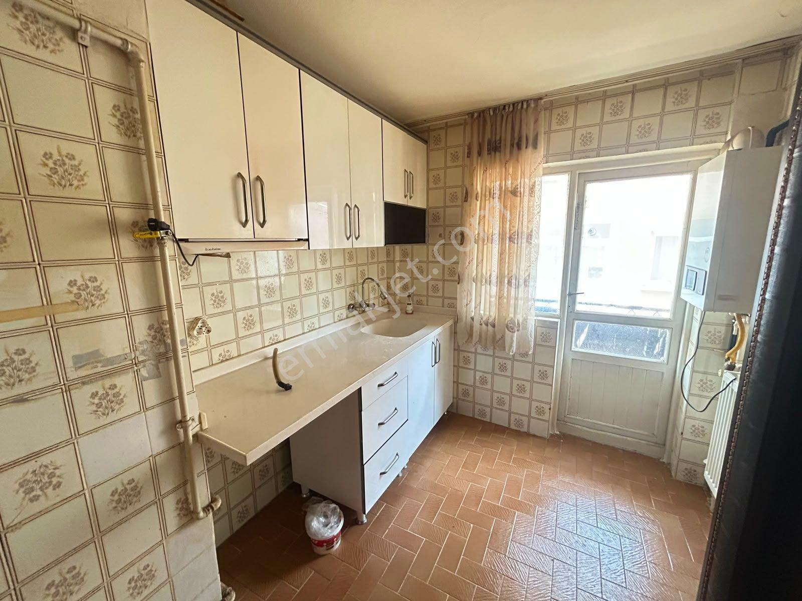 Taner'den Sokullu Cad'de 3+1 Orta Kat Ankara Manzaralı Kombili - Görsel 9