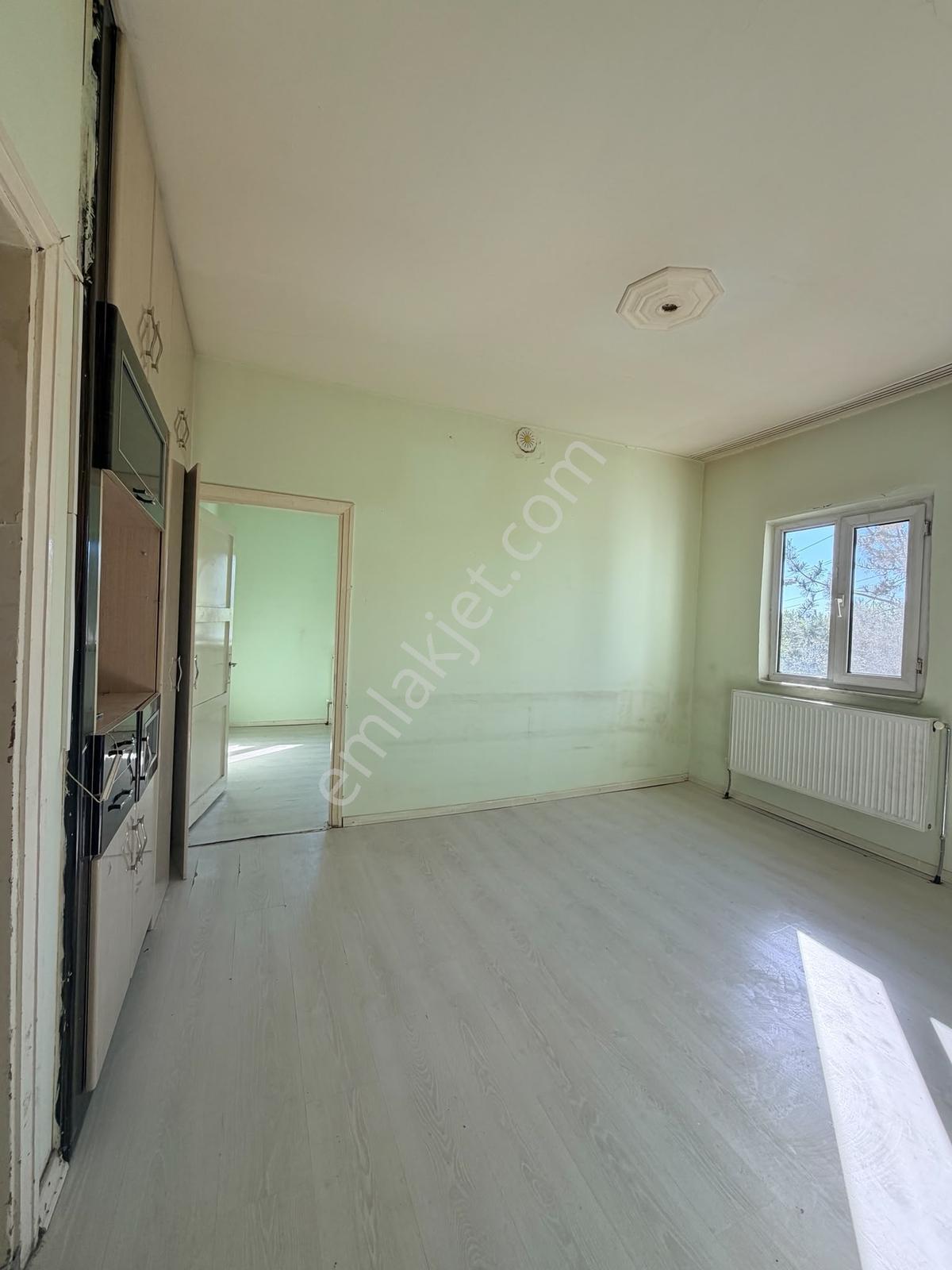Belsin De Tramvay Yanıbaşında Uzun Süre Oturulabilir Kiralık 3+1 - Görsel 3