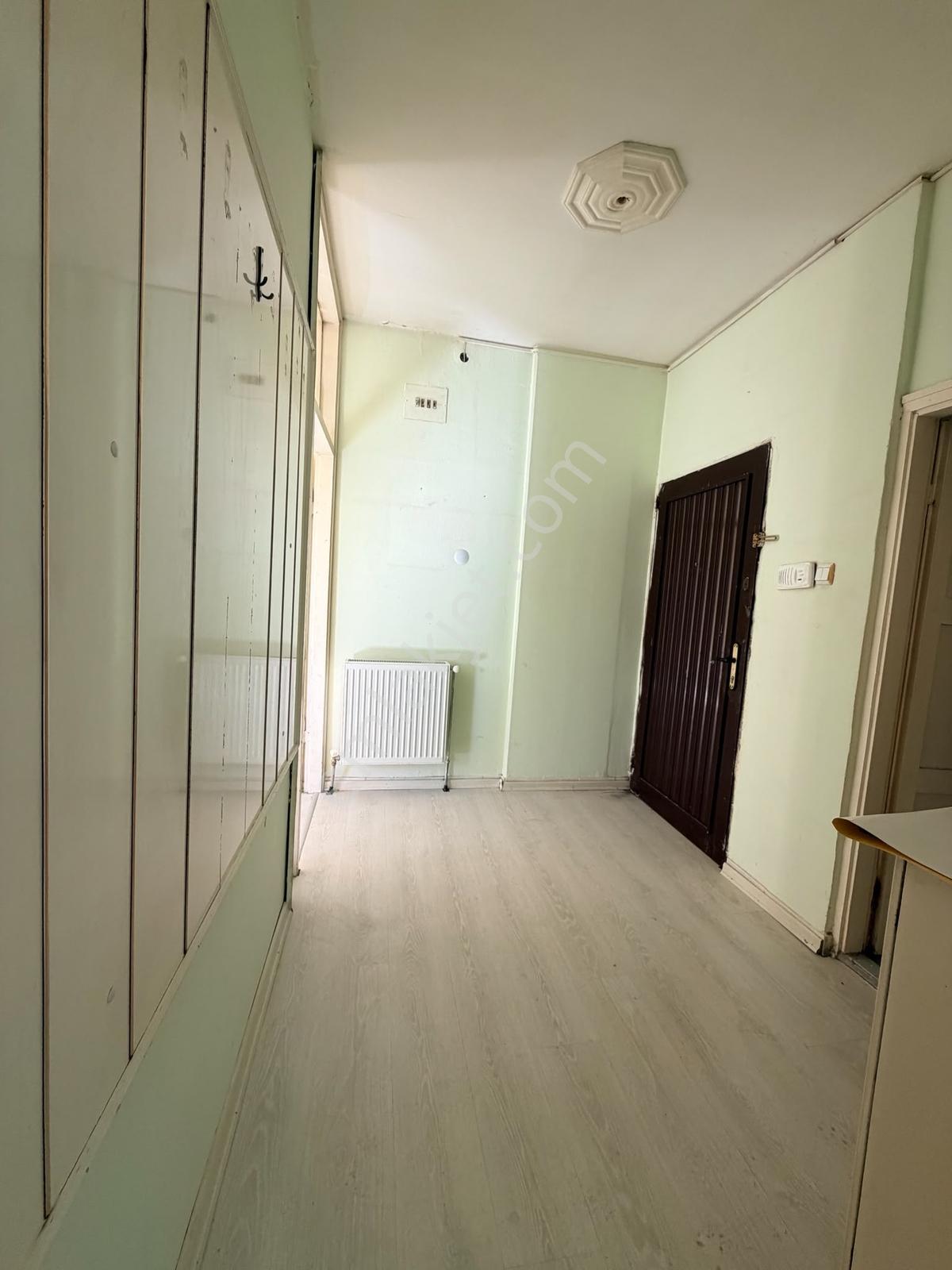 Belsin De Tramvay Yanıbaşında Uzun Süre Oturulabilir Kiralık 3+1 - Görsel 2