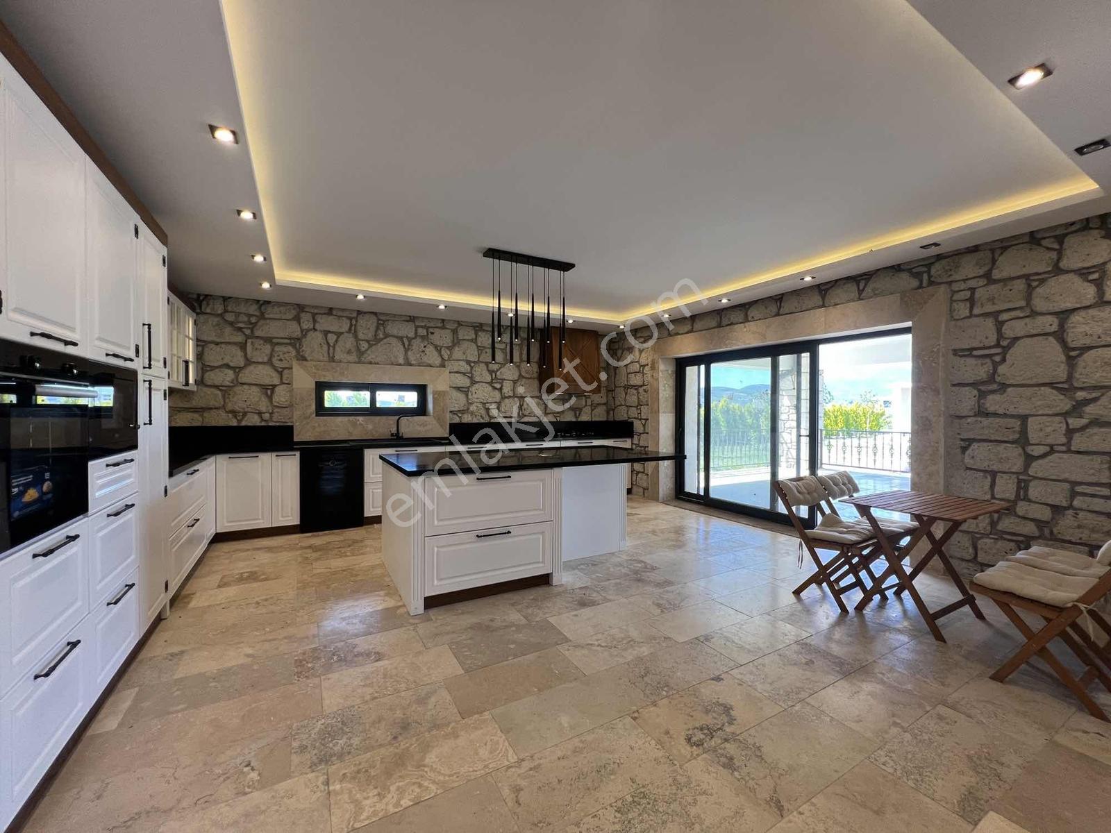 Torbalı'da Eşsiz Satılık Lüks Villa - Görsel 20