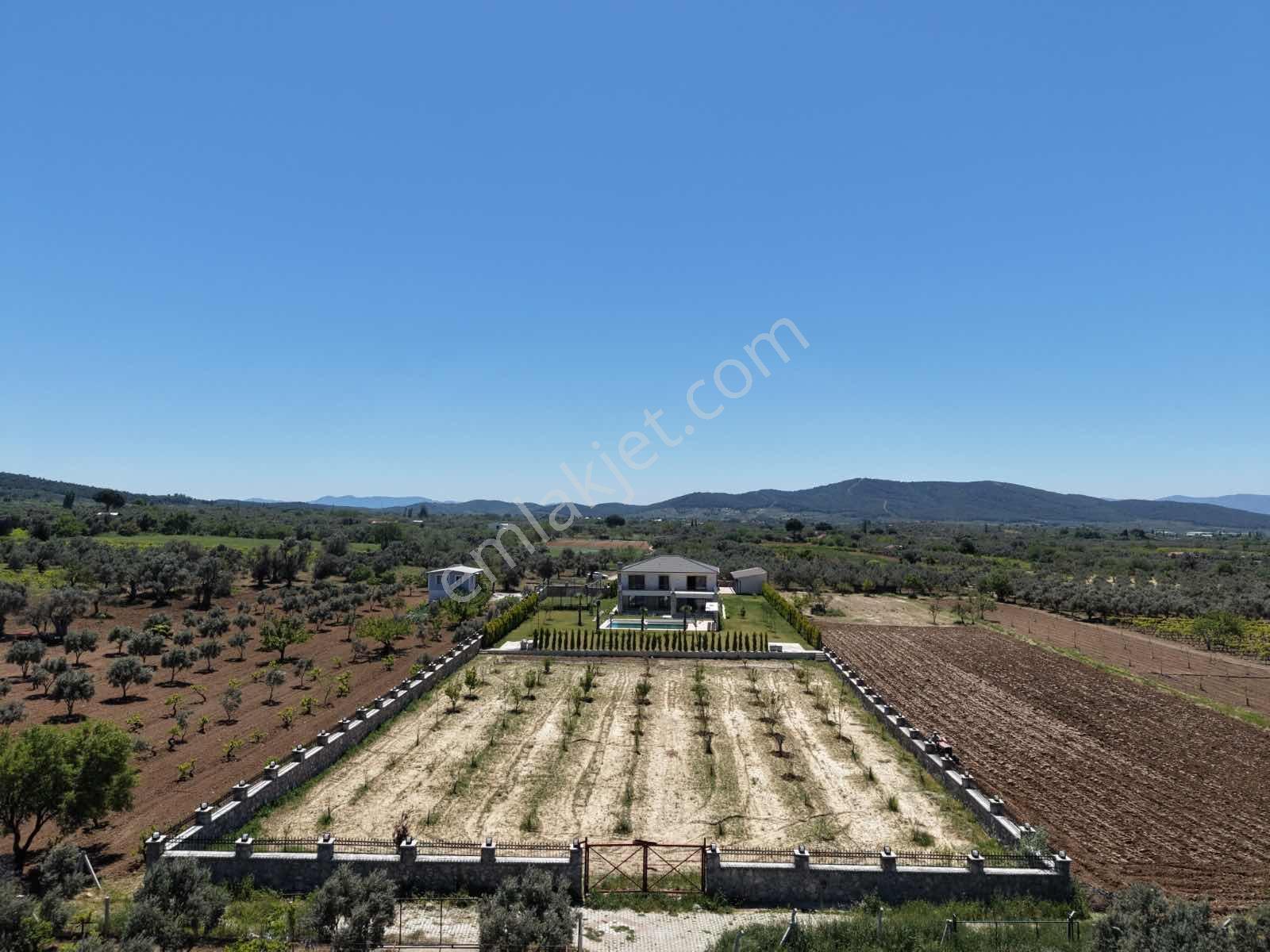 Torbalı'da Eşsiz Satılık Lüks Villa - Görsel 28