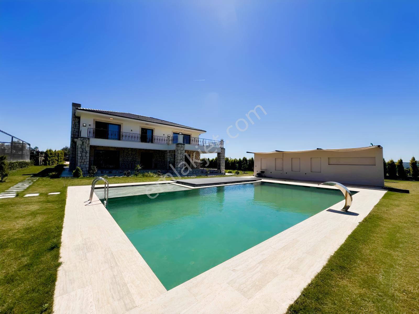 Torbalı'da Eşsiz Satılık Lüks Villa - Görsel 22