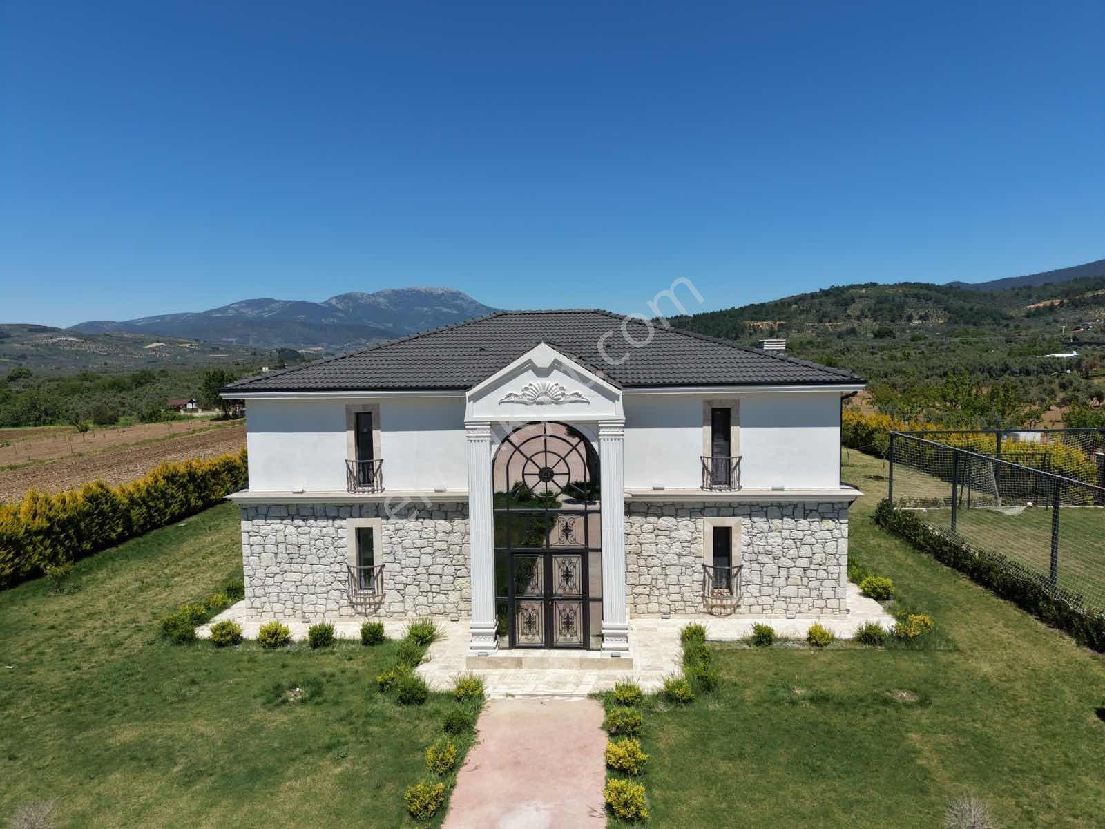 Torbalı'da Eşsiz Satılık Lüks Villa - Görsel 9